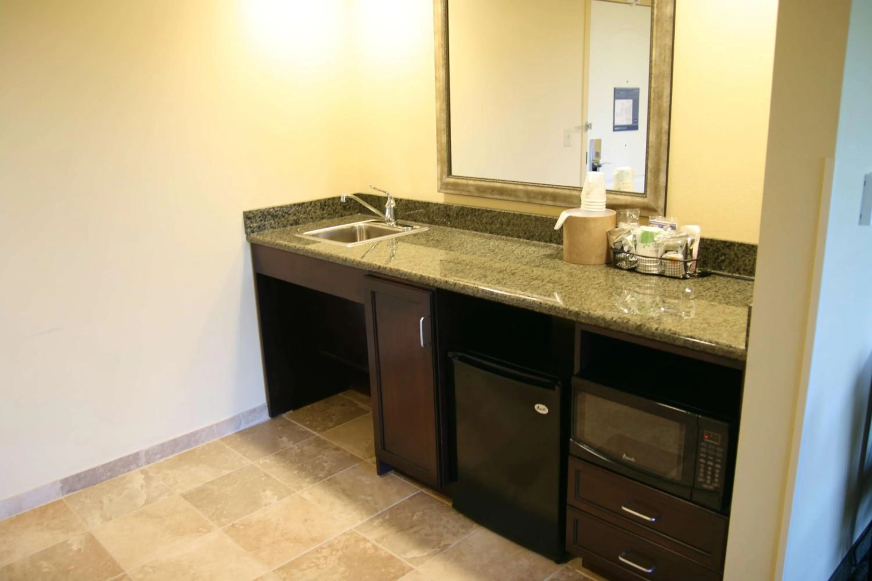 Kitchen or kitchenette in Hampton Inn and Suites Austin - Lakeway