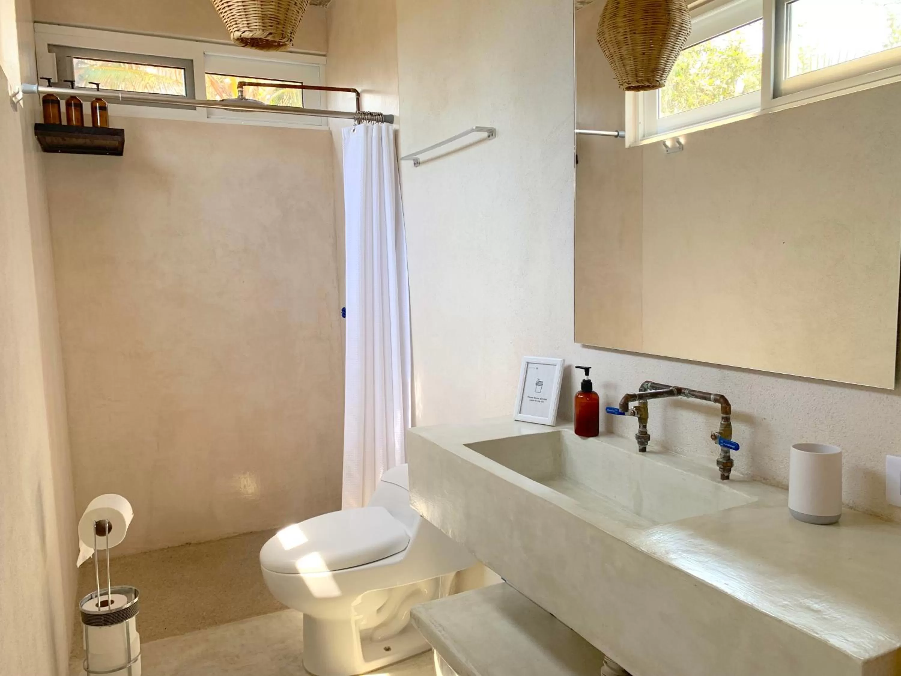 Bathroom in Perro Surfero Hotel