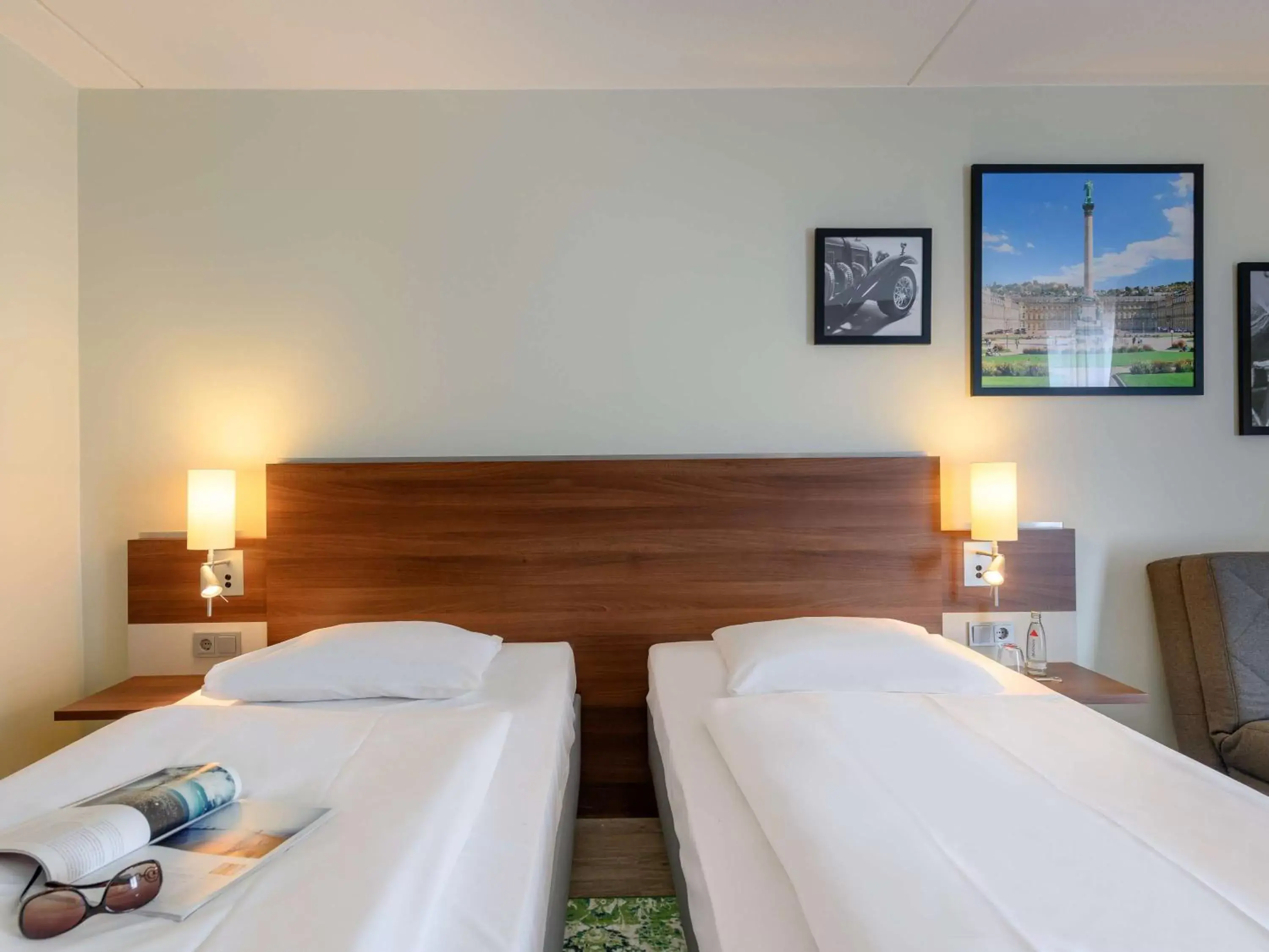 Photo of the whole room, Bed in Mercure Stuttgart Sindelfingen an der Messe Photo of the whole room, Bed in Mercure Stuttgart Sindelfingen an der Messe