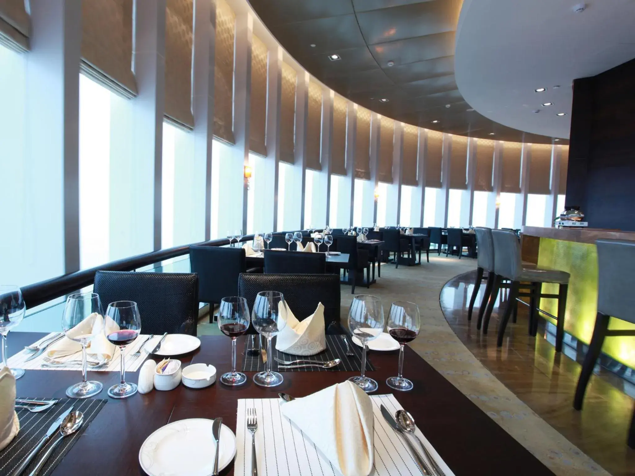 Restaurant/Places to Eat in HJ International Hotel
