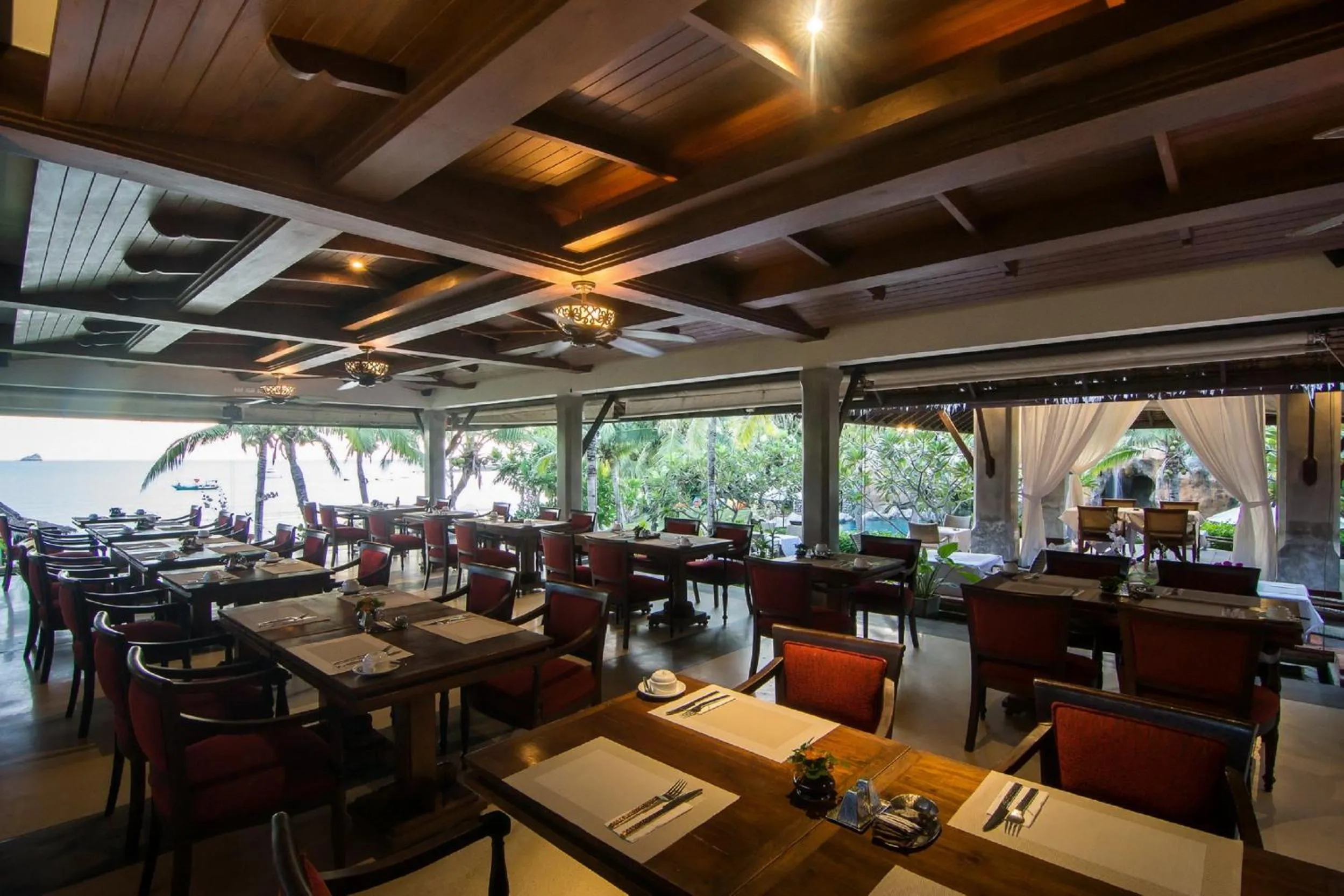 Restaurant/places to eat in Royal Muang Samui Villas