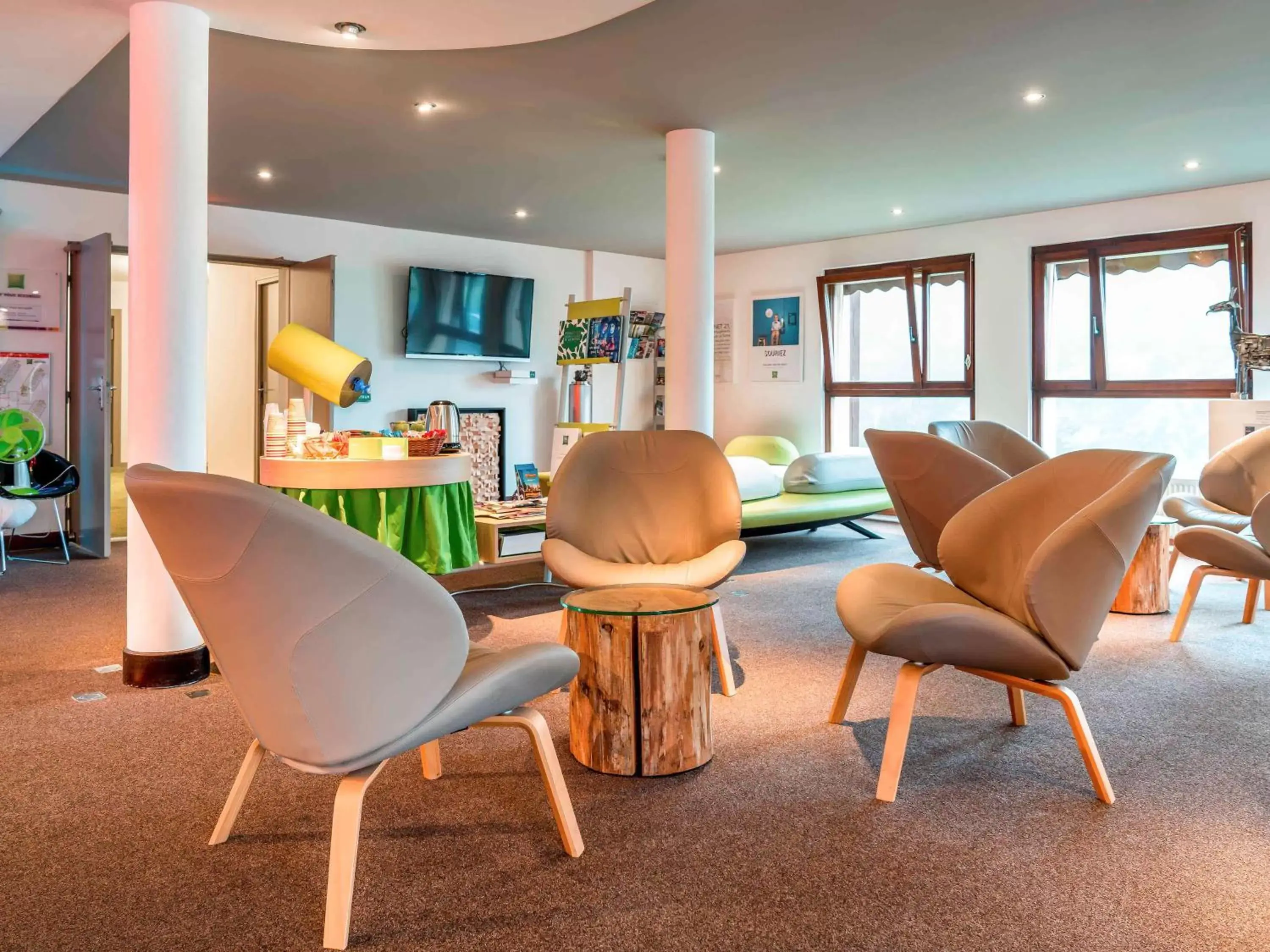 Lounge or bar in ibis Styles Sarrebourg