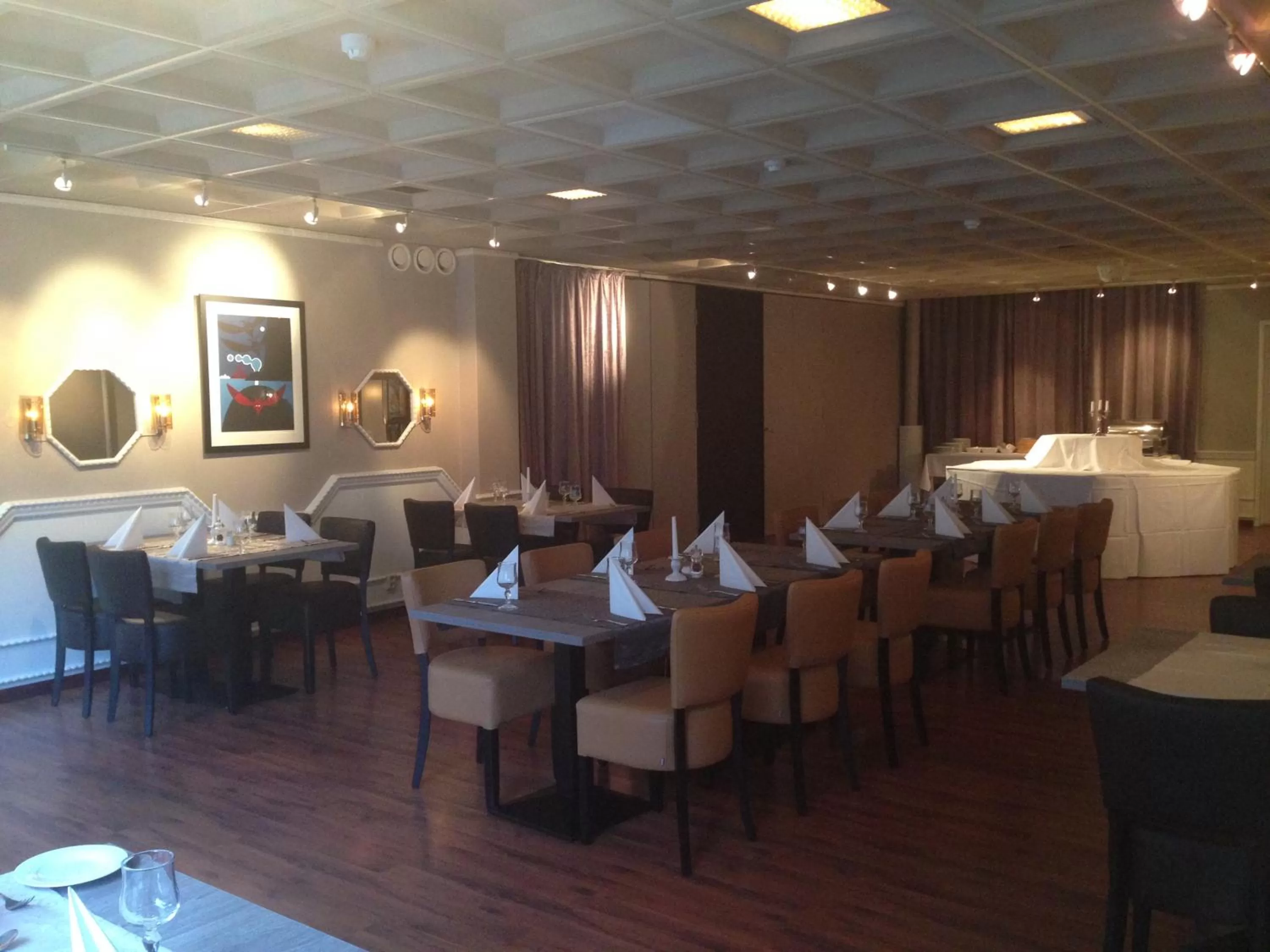 Restaurant/places to eat in Øren Hotel