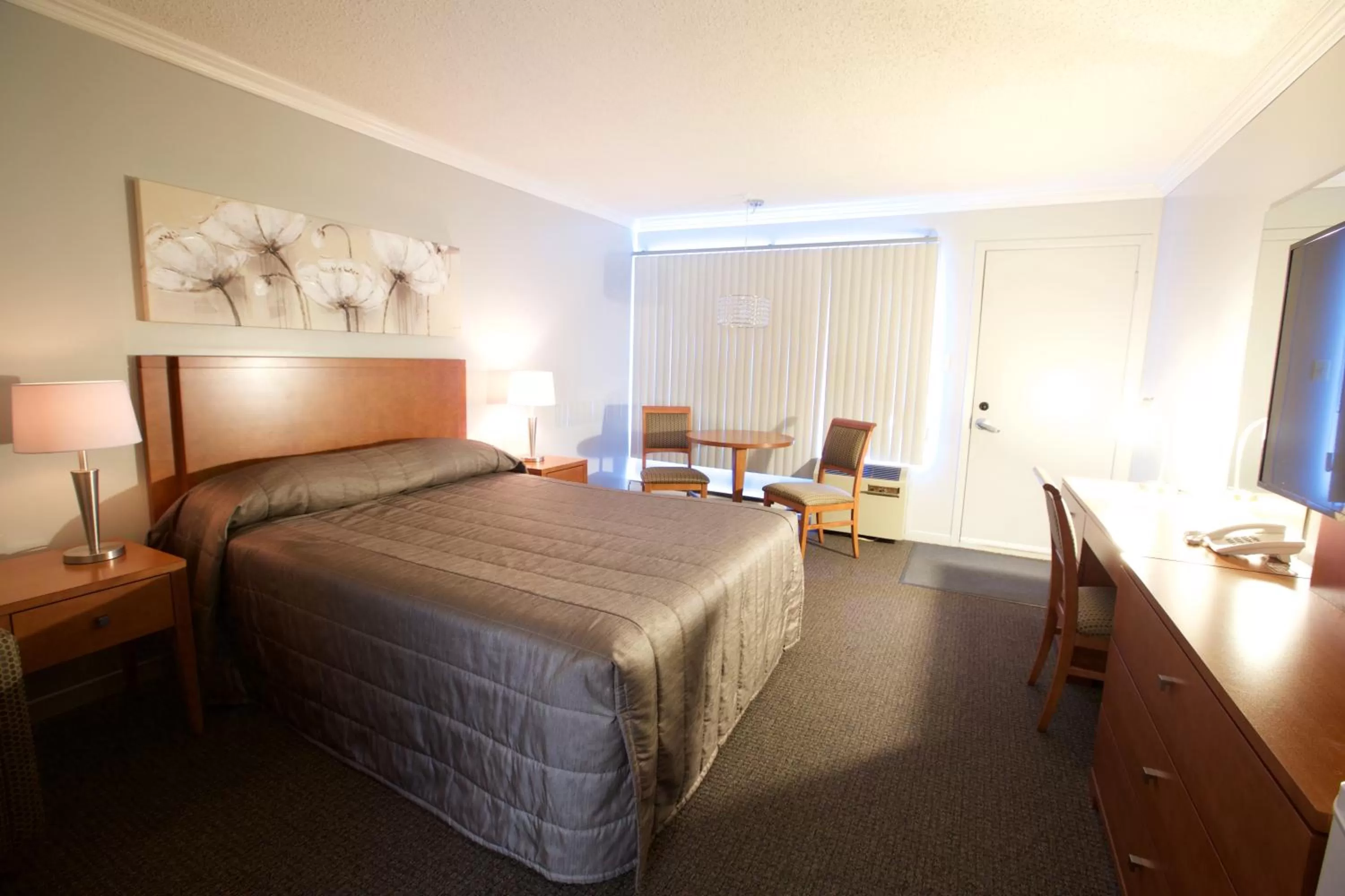 Standard Queen Room in Motel Le Voyageur