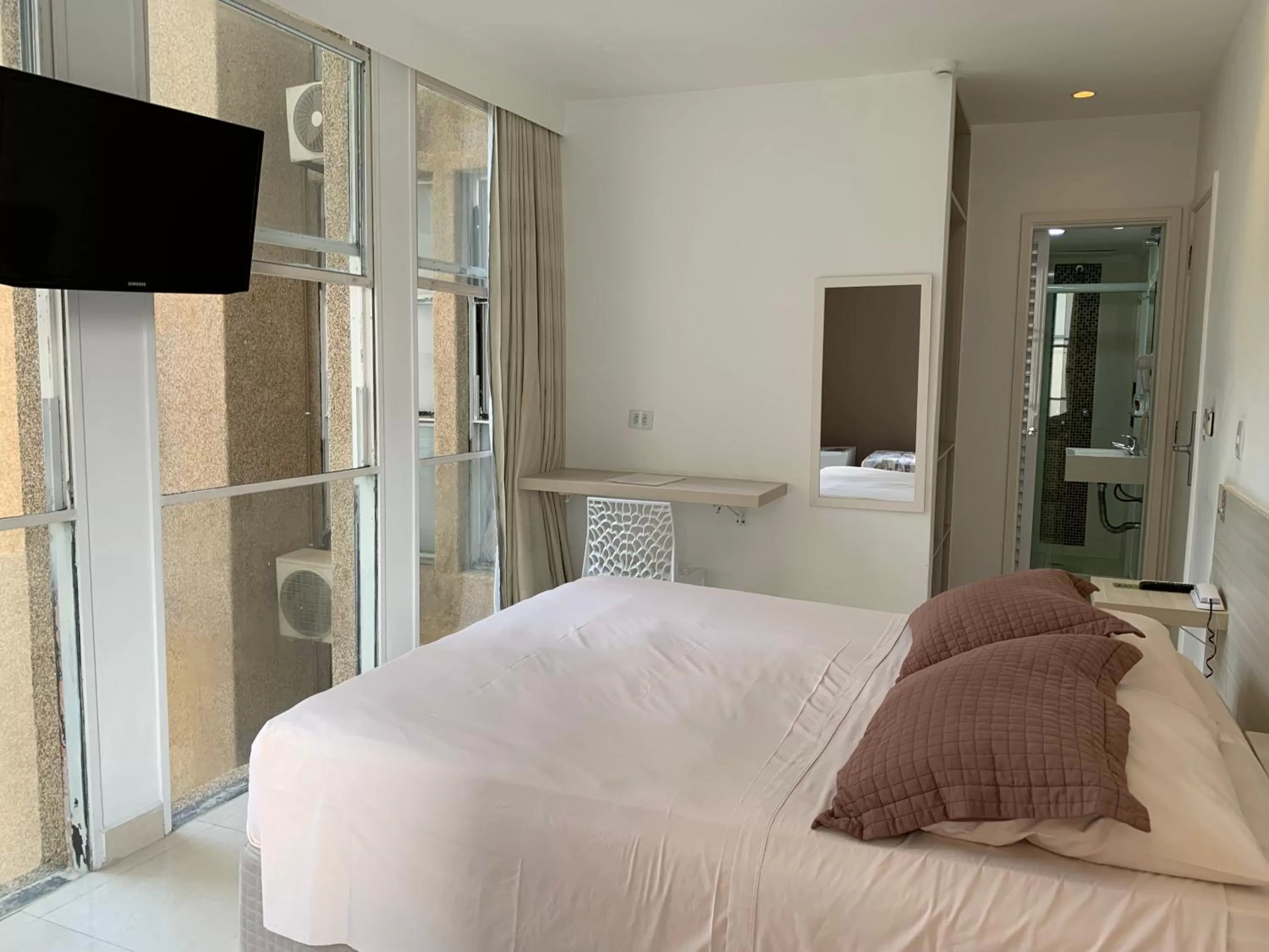 Bedroom, Bed in Grand Hotel Guarujá - A sua Melhor Experiência Beira Mar na Praia!