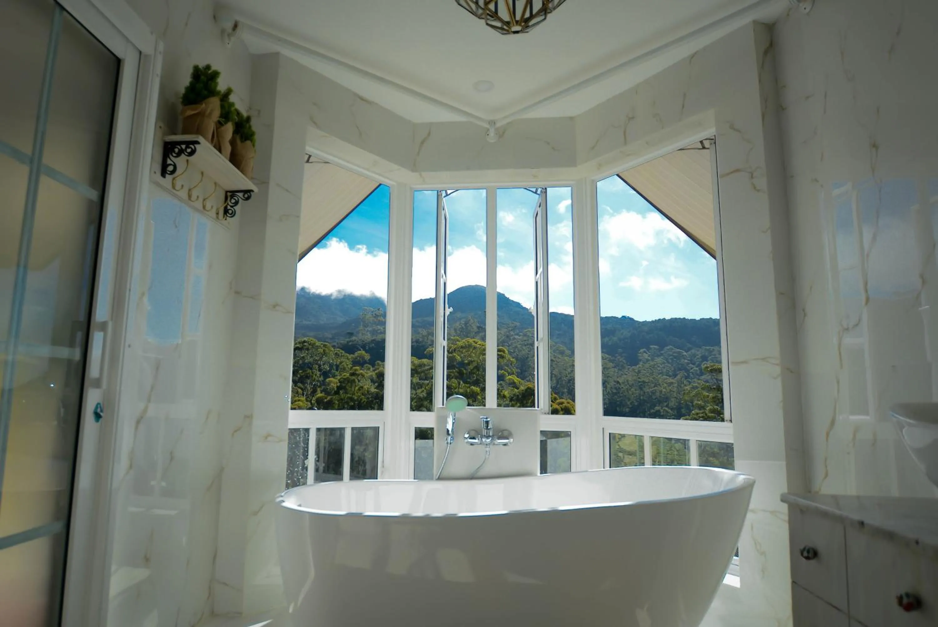 Bathroom in Luxe Wilderness - Private Villas, Free Breakfast, 2km from City Centre