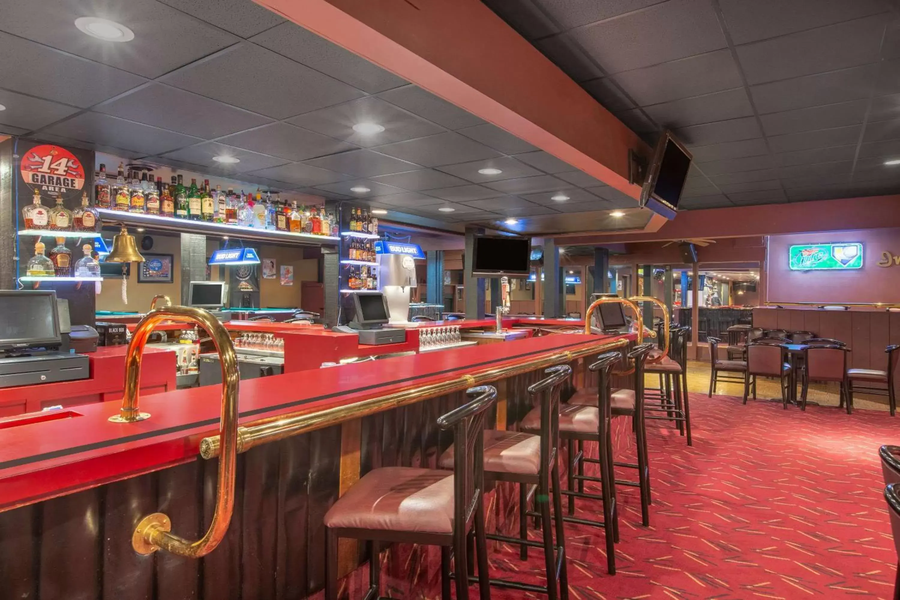 Lounge or bar, Restaurant/Places to Eat in Ramada by Wyndham Midtown Grand Island