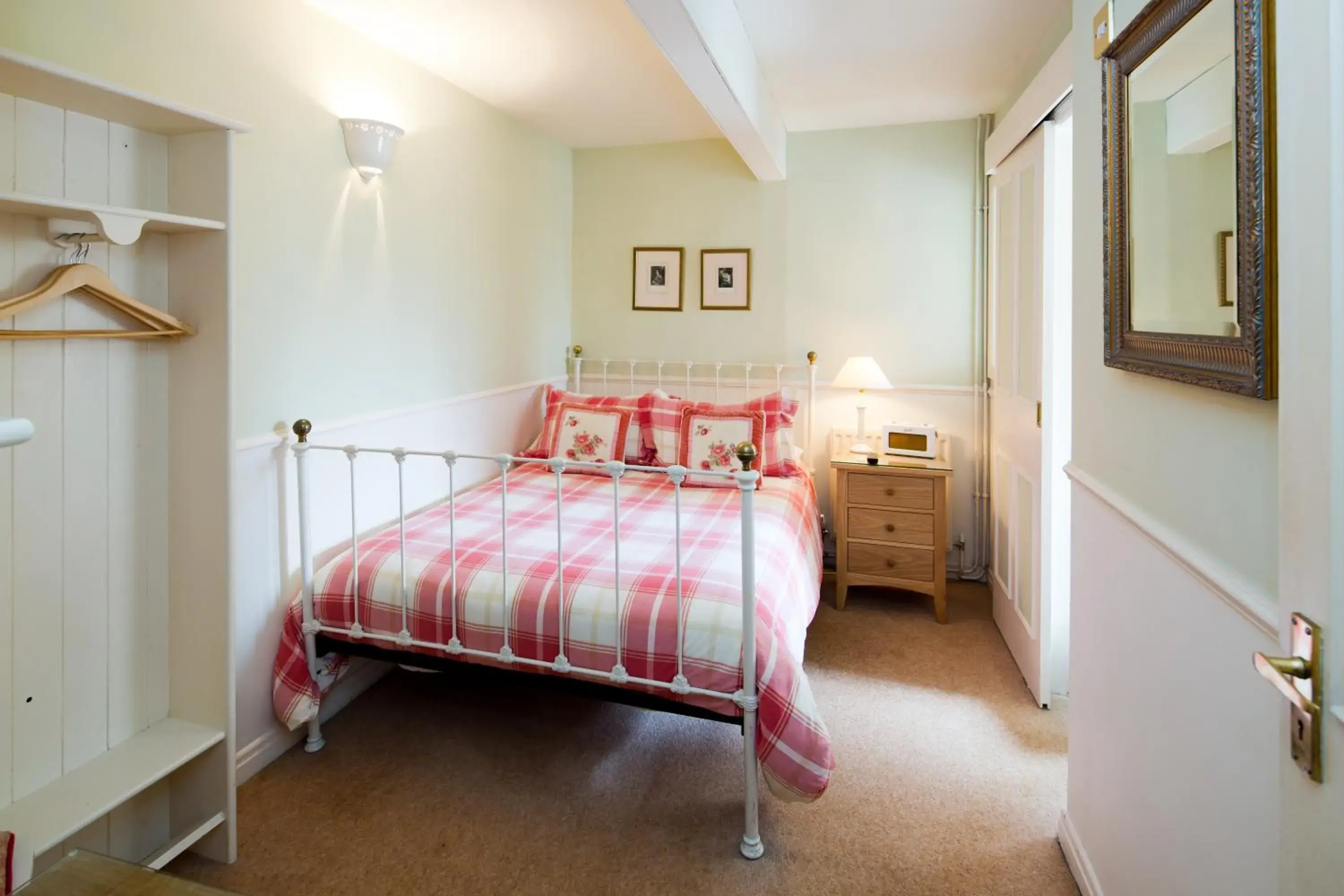 Bedroom, Bed in Duke Of Wellington Inn