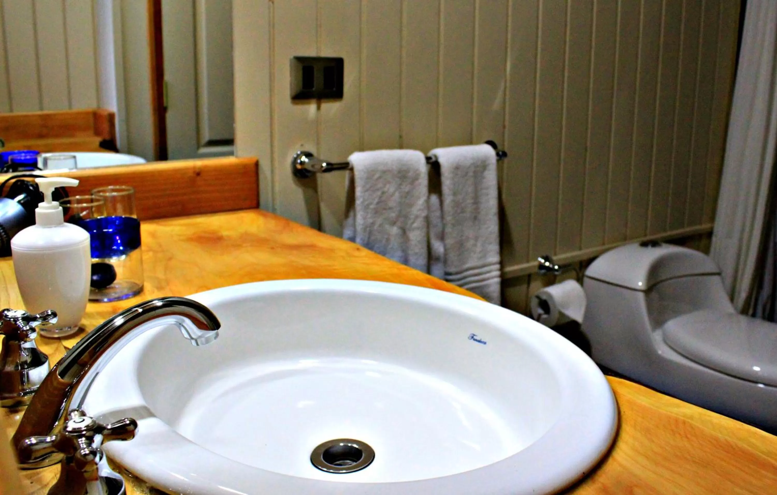 Bathroom in Hotel Salto del Carileufu