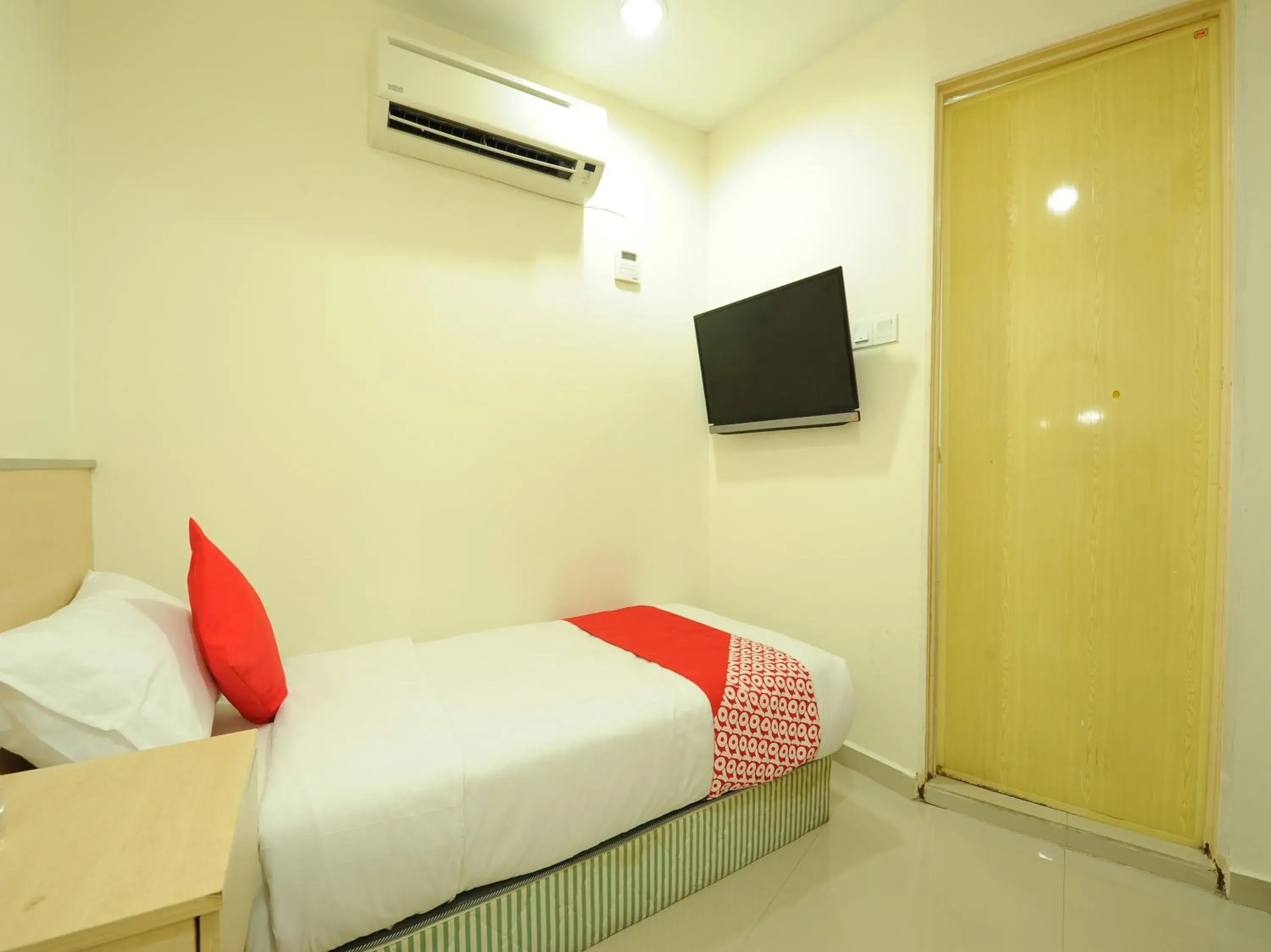 Bedroom, Bed in OYO 1055 Batu Caves Star Hotel