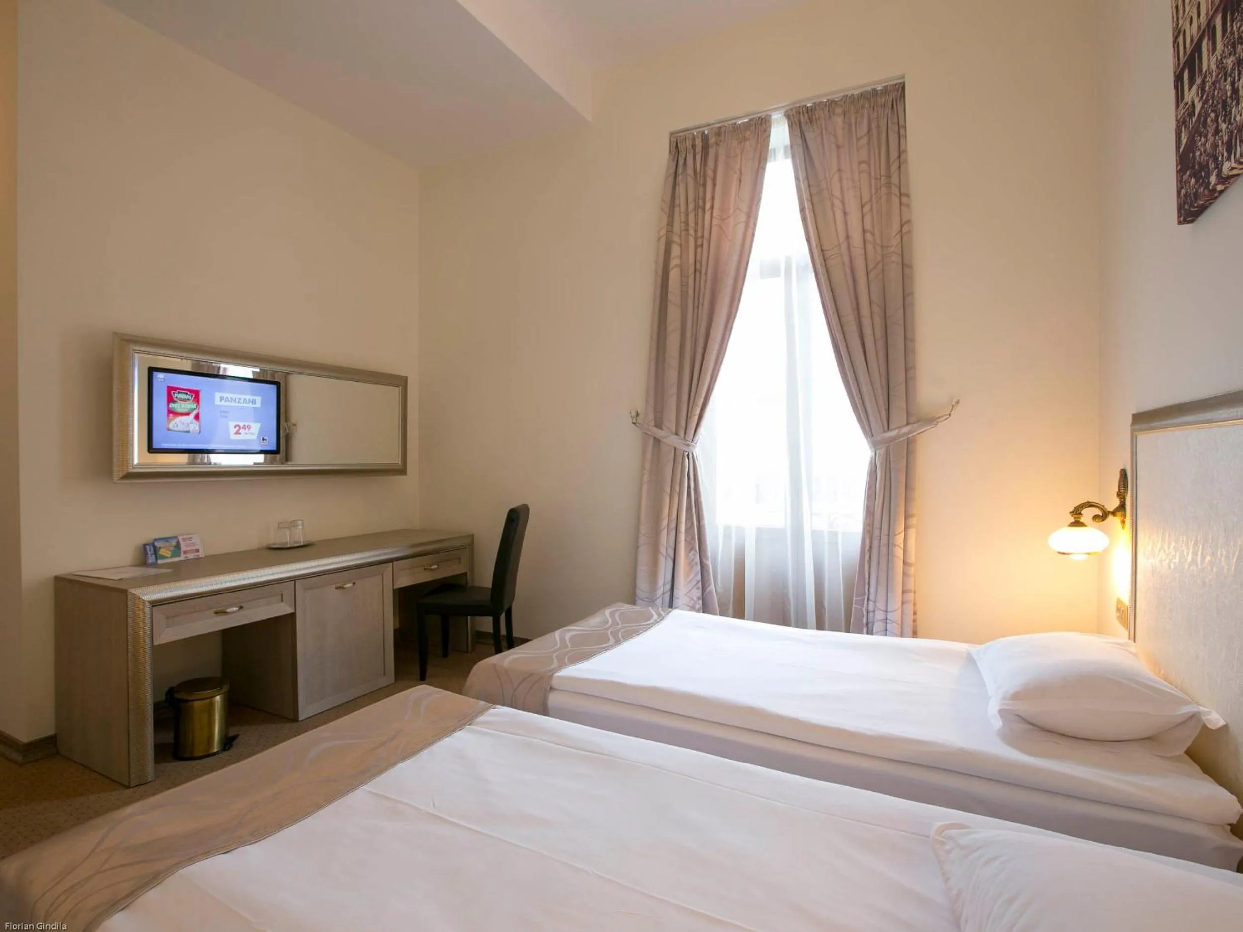 Day, Bed in Euro Hotel Grivita