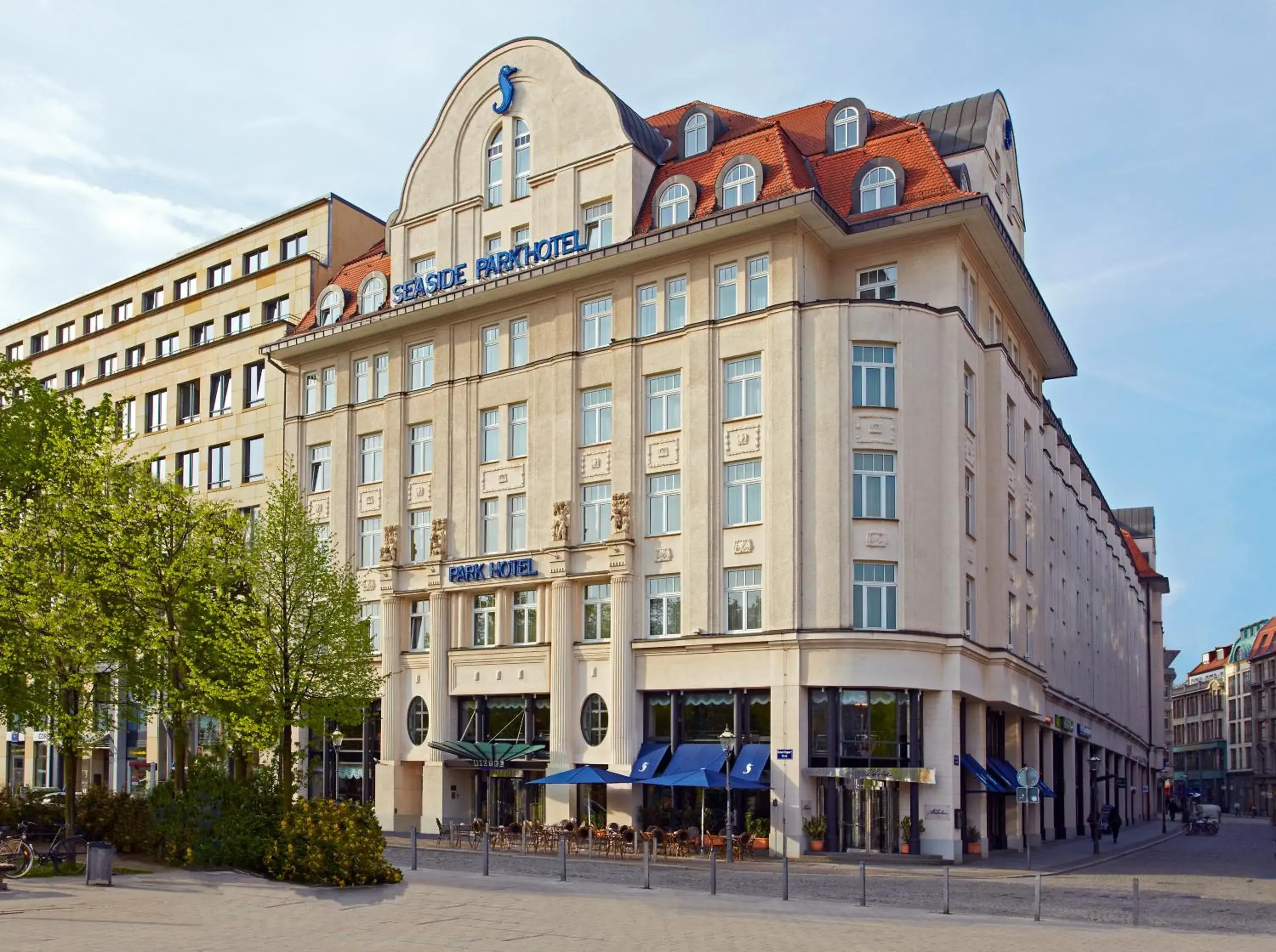 Facade/entrance, Property Building in Seaside Park Hotel Leipzig