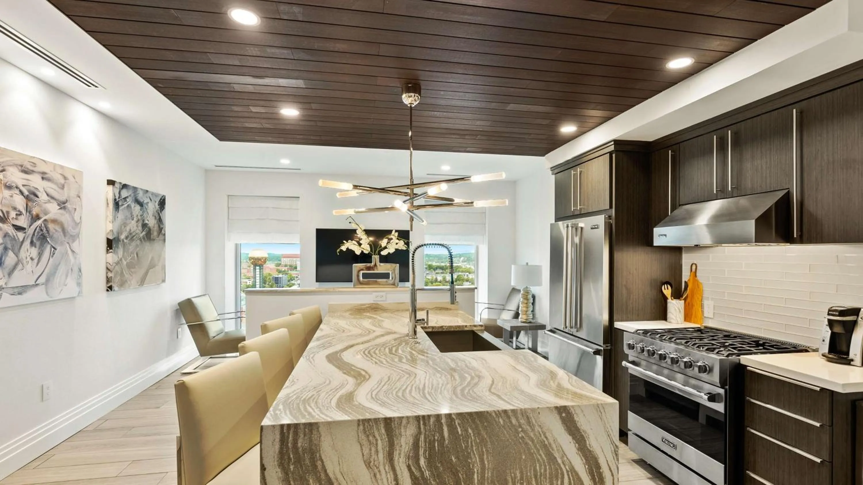 Kitchen or kitchenette in Embassy Suites By Hilton Knoxville Downtown