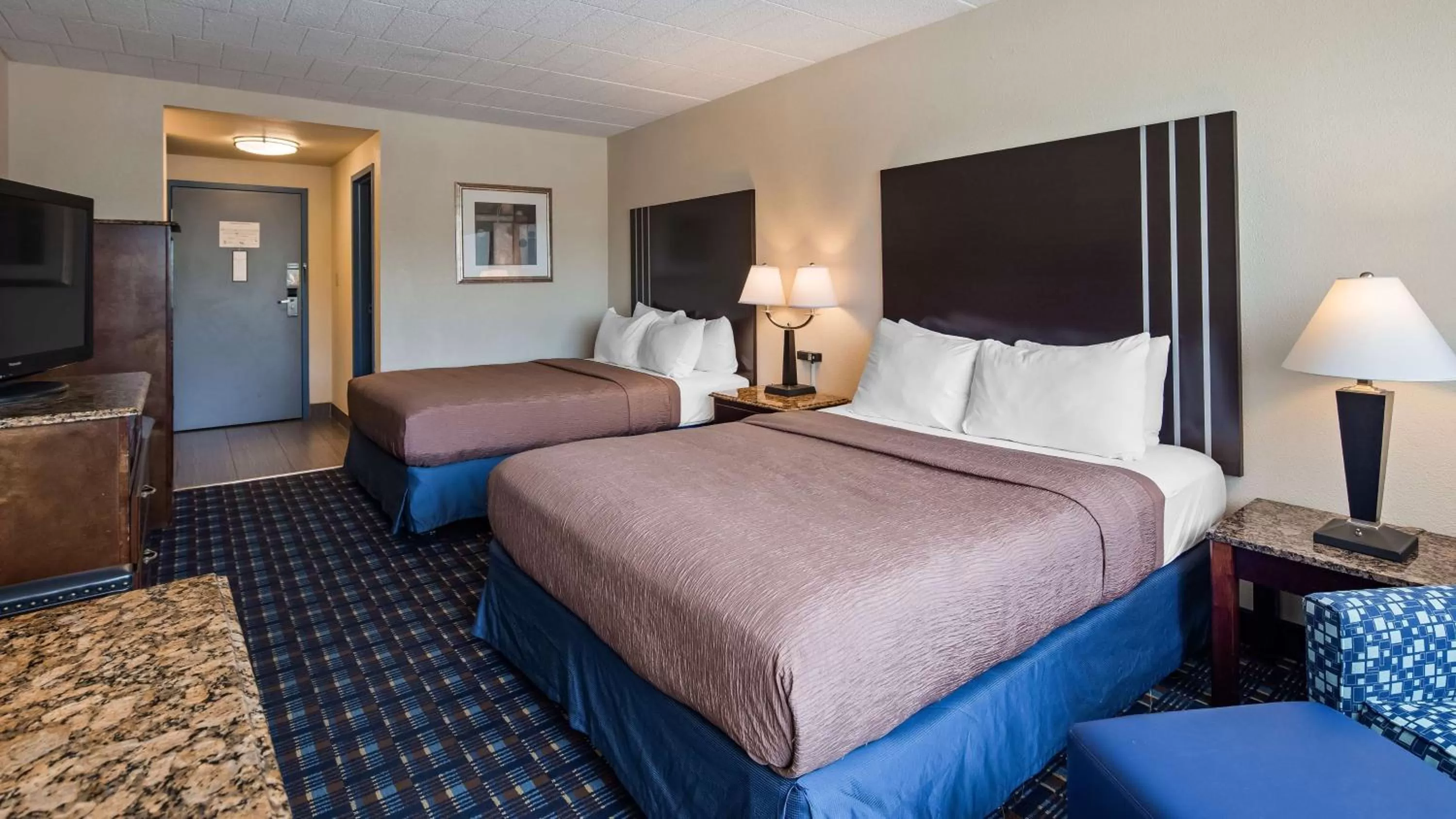 Bed in Best Western Plus Reading Inn & Suites