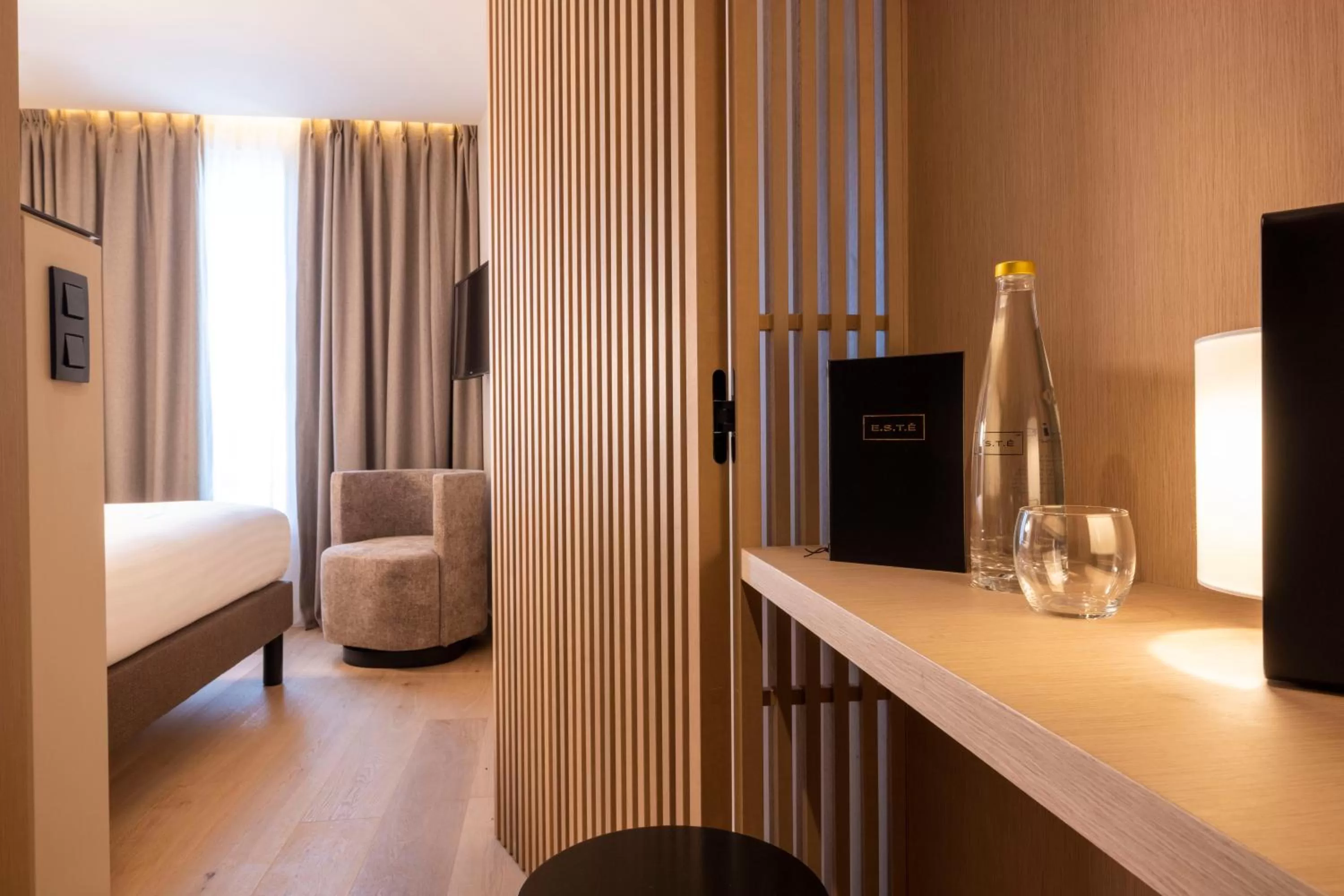 Photo of the whole room, Bed in Hôtel Esté