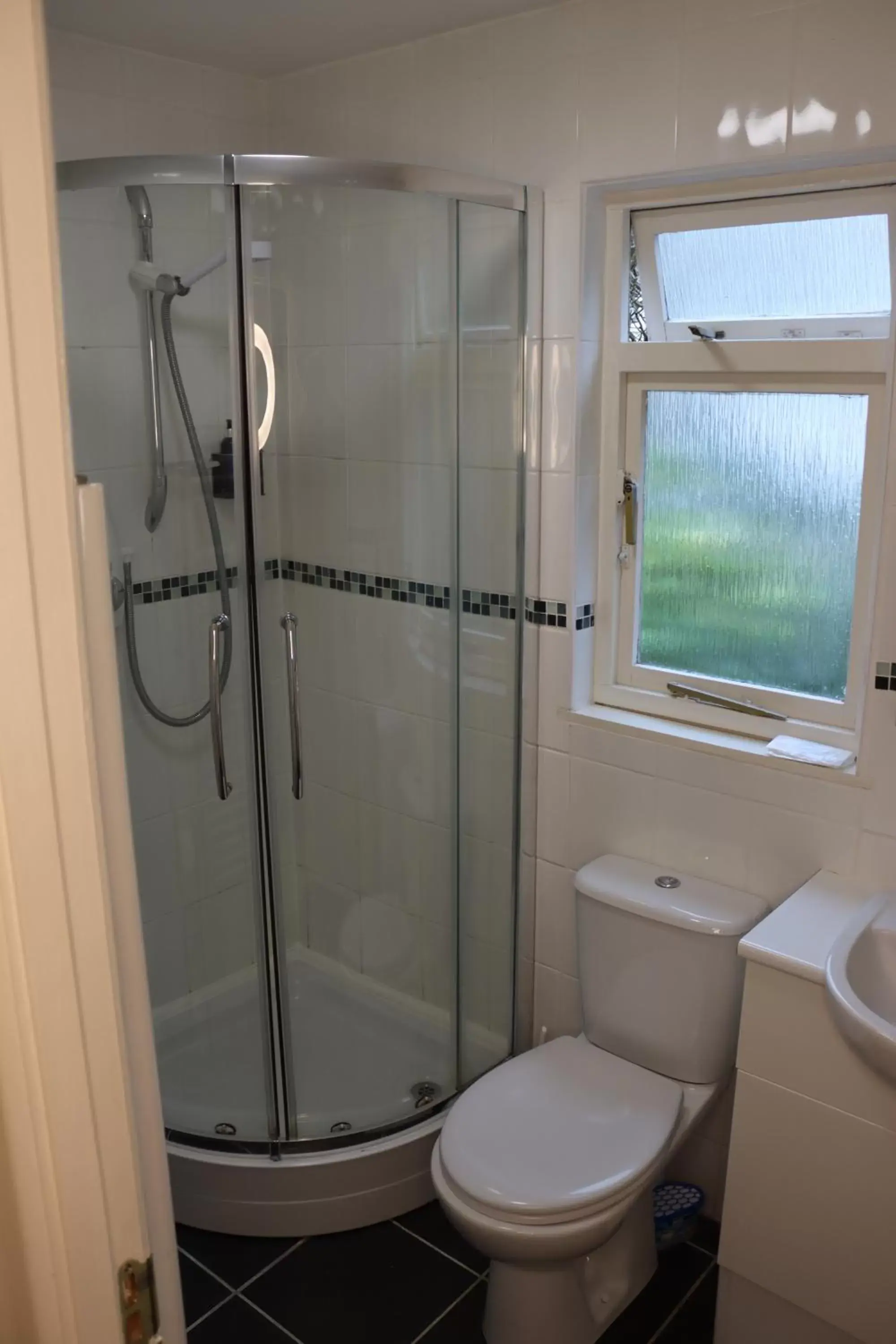 Bathroom in The Mariners Hotel