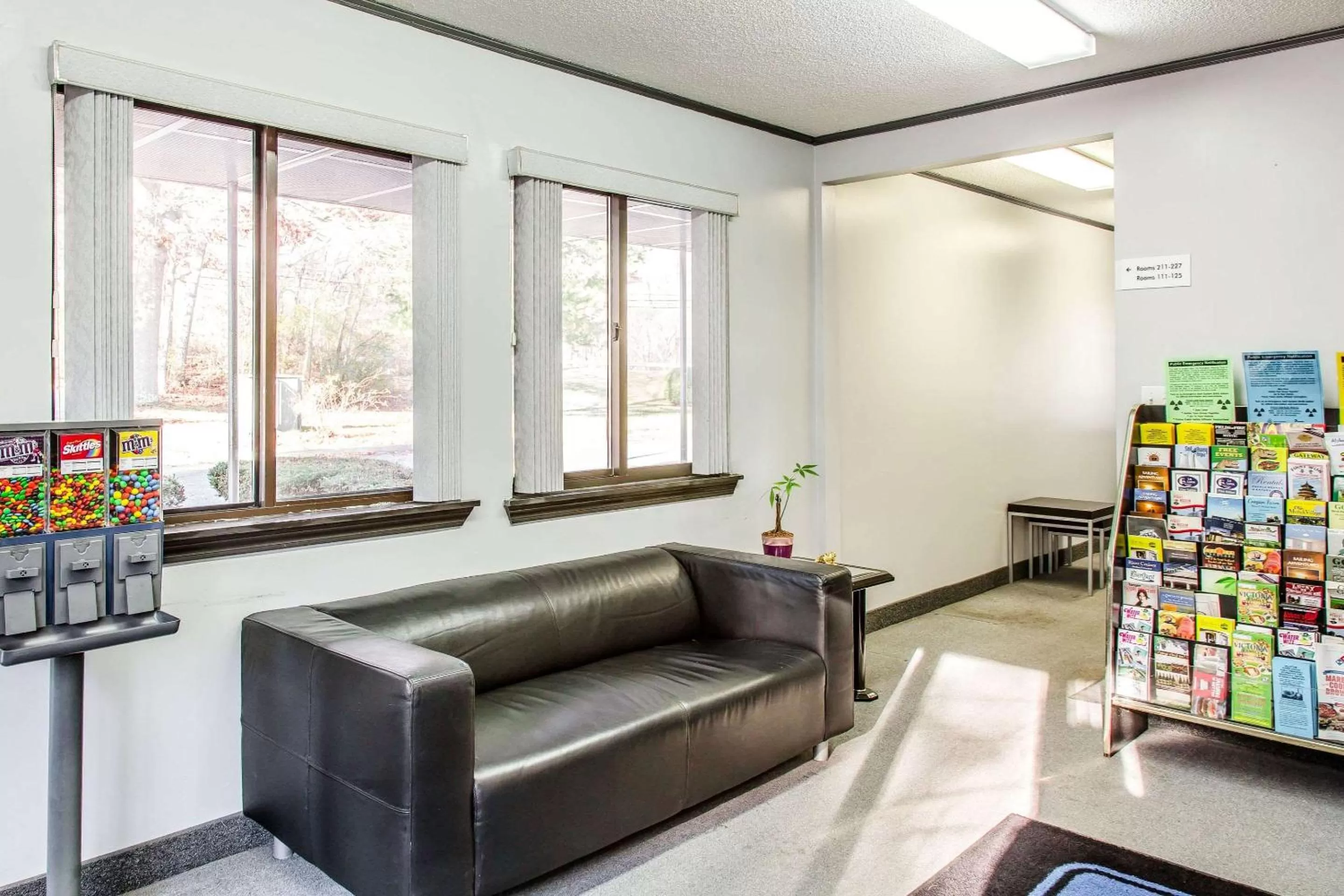 Lobby or reception in Rodeway Inn Groton - New London