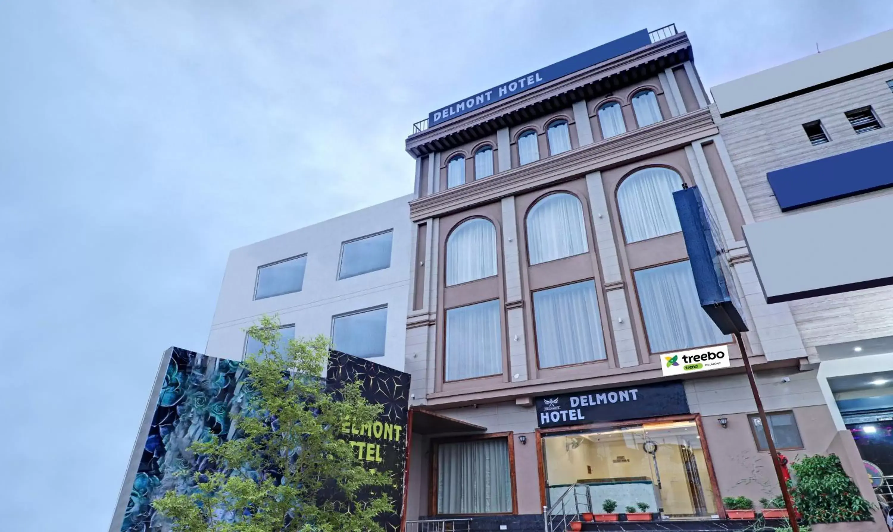 Property building in Treebo Delmont Property building in Treebo Delmont