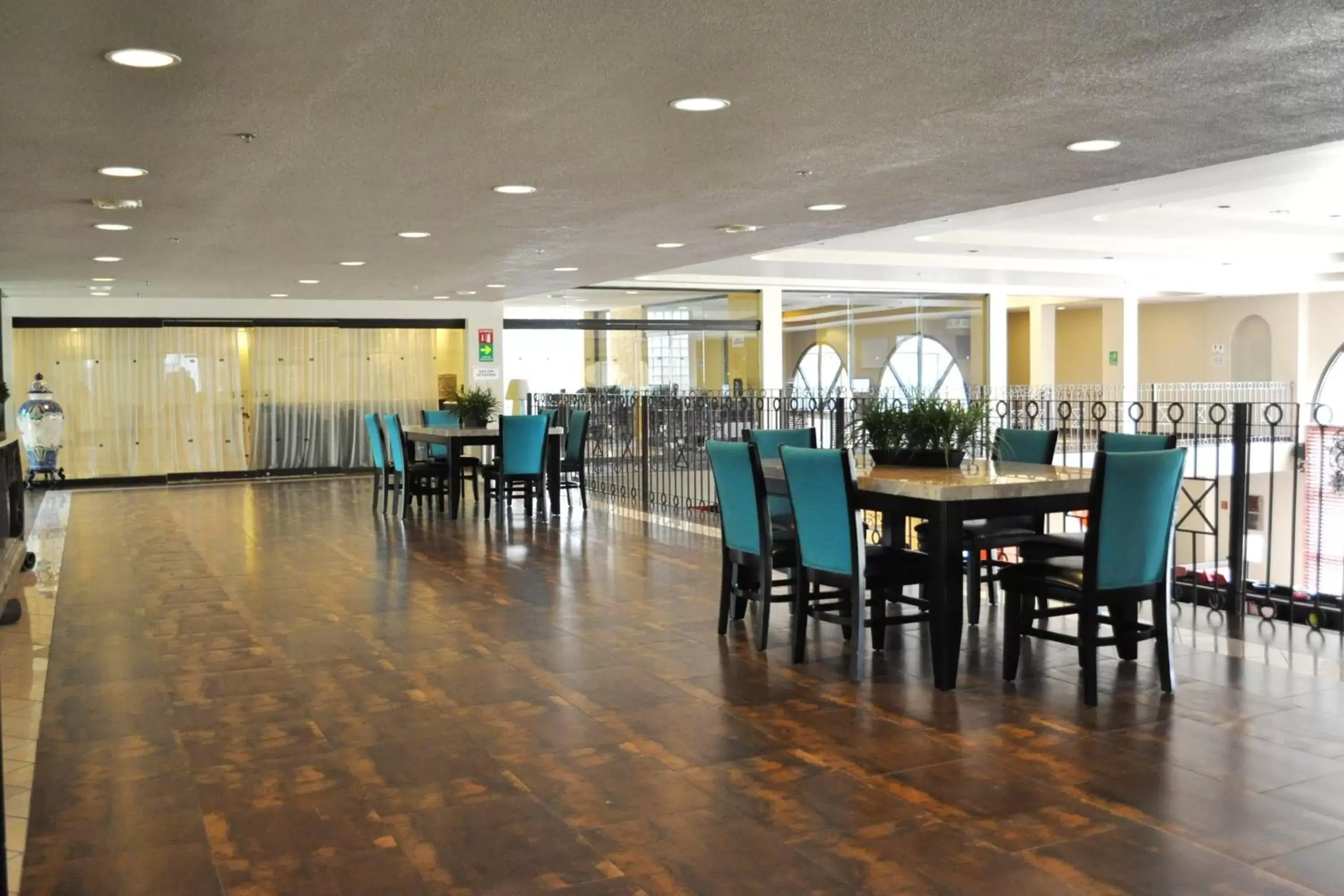 Meeting/conference room, Restaurant/Places to Eat in Courtyard Toluca Airport