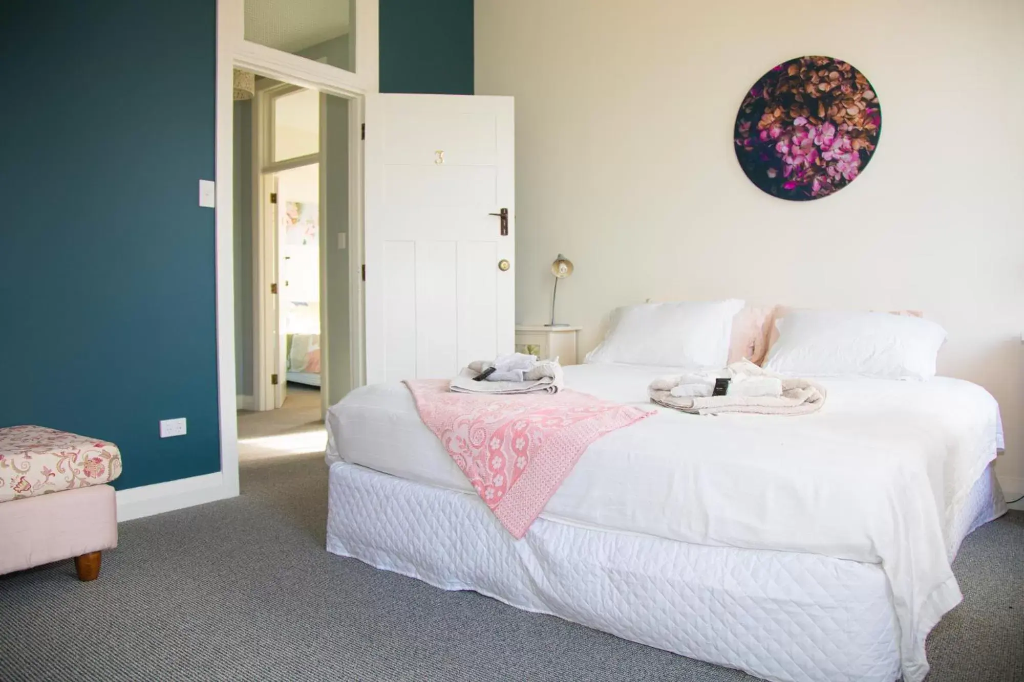 Bedroom, Bed in The Brown Pub Bedroom, Bed in The Brown Pub