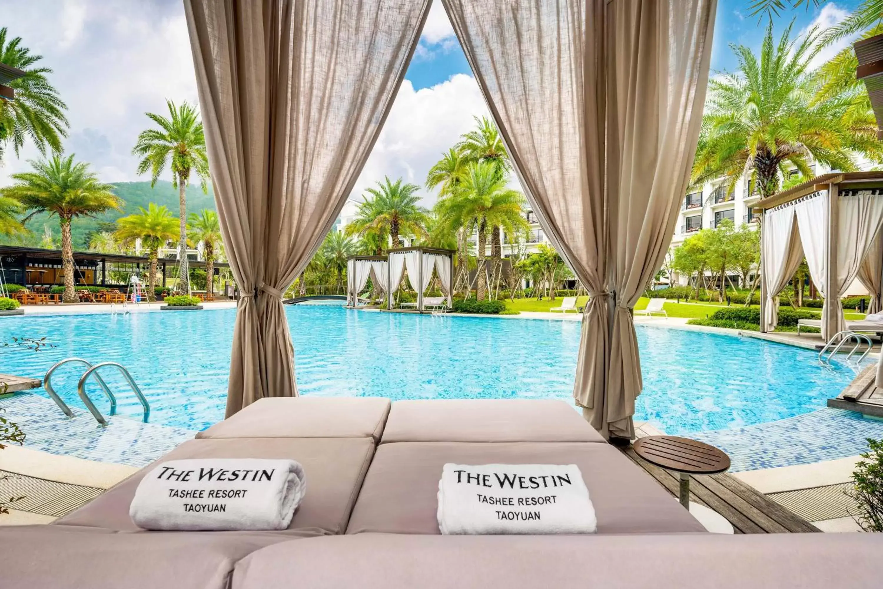 Swimming Pool in The Westin Tashee Resort, Taoyuan