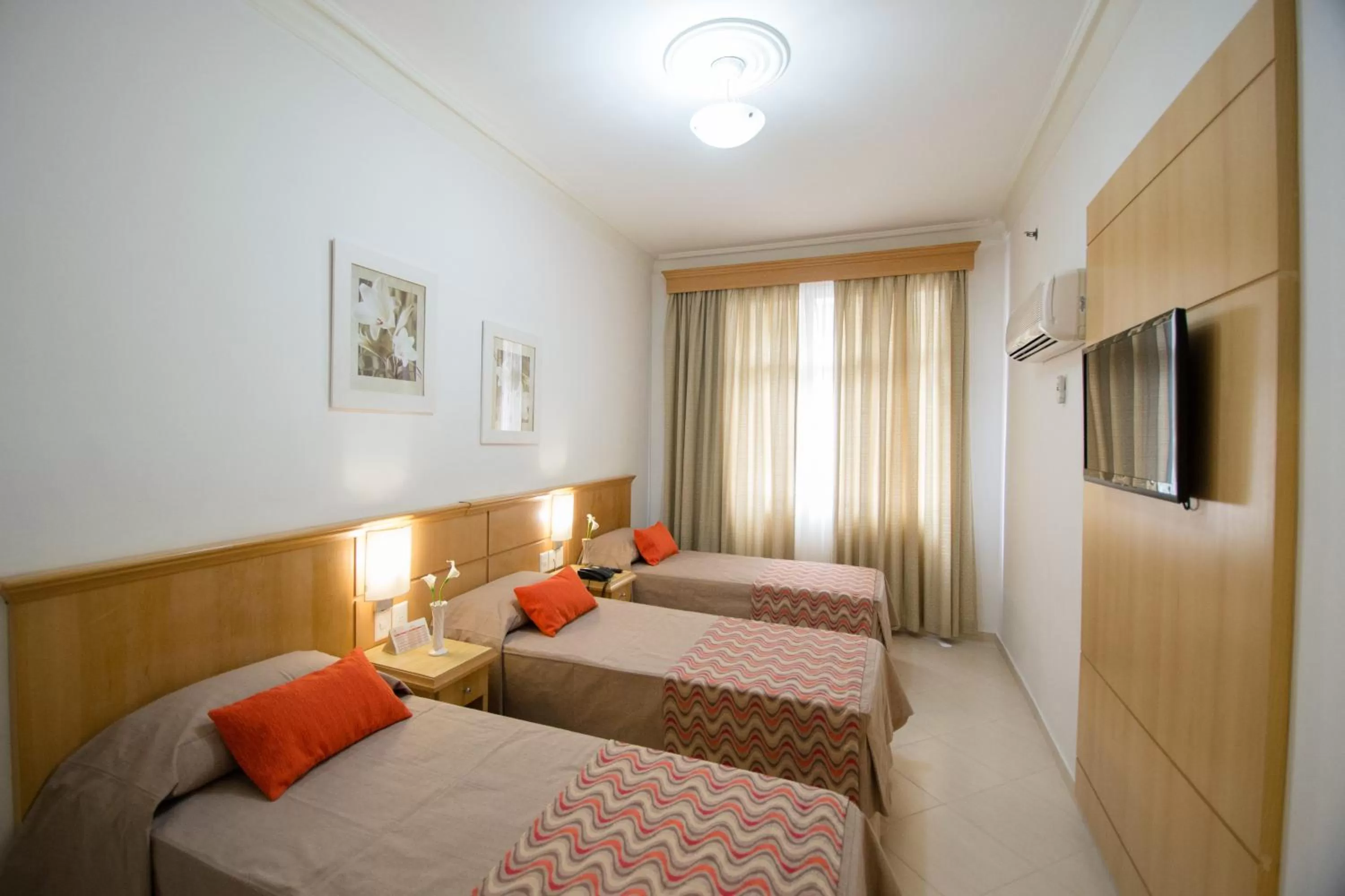 Bedroom, Bed in Hotel OK