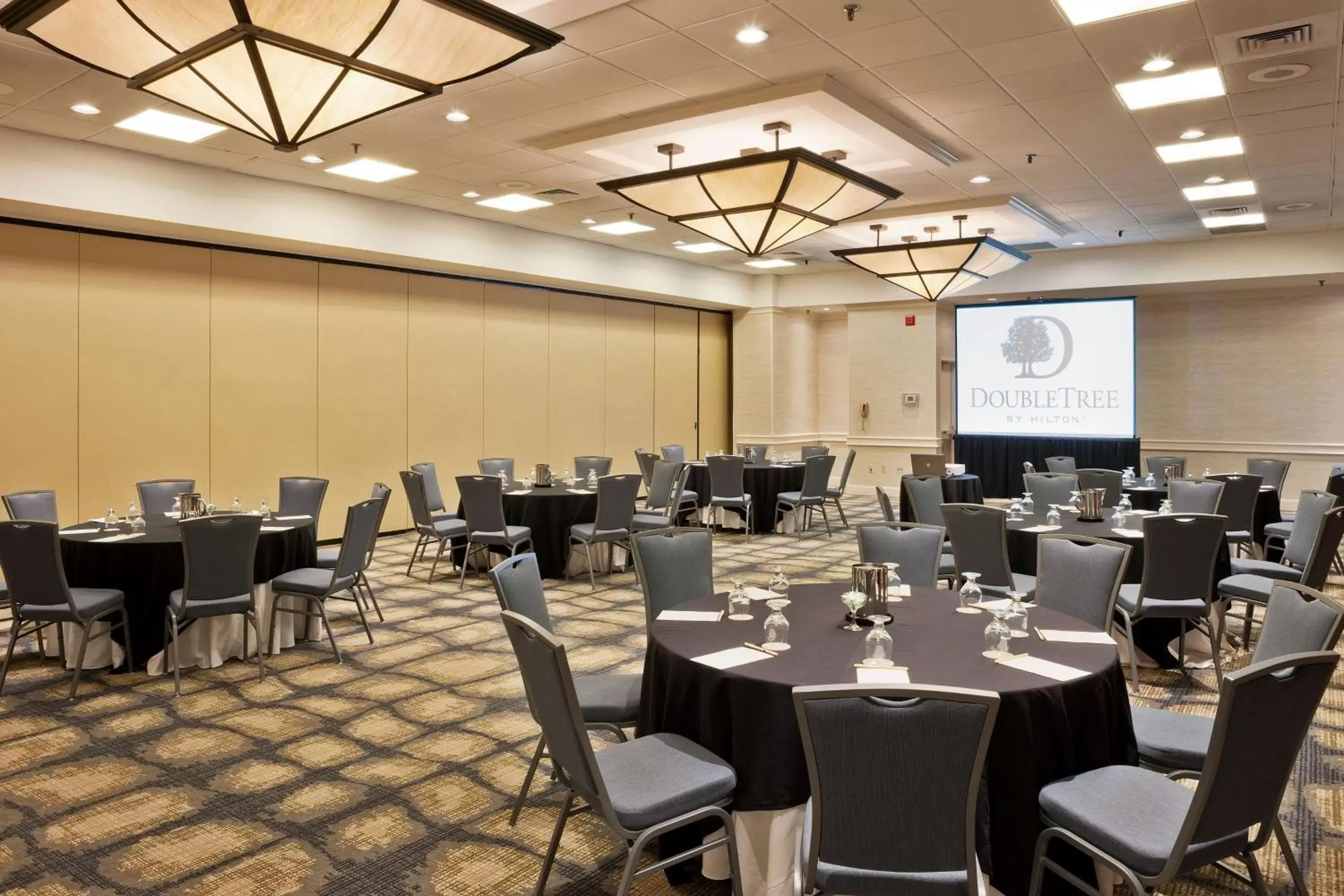 Meeting/conference room, Restaurant/Places to Eat in DoubleTree by Hilton Boston/Westborough