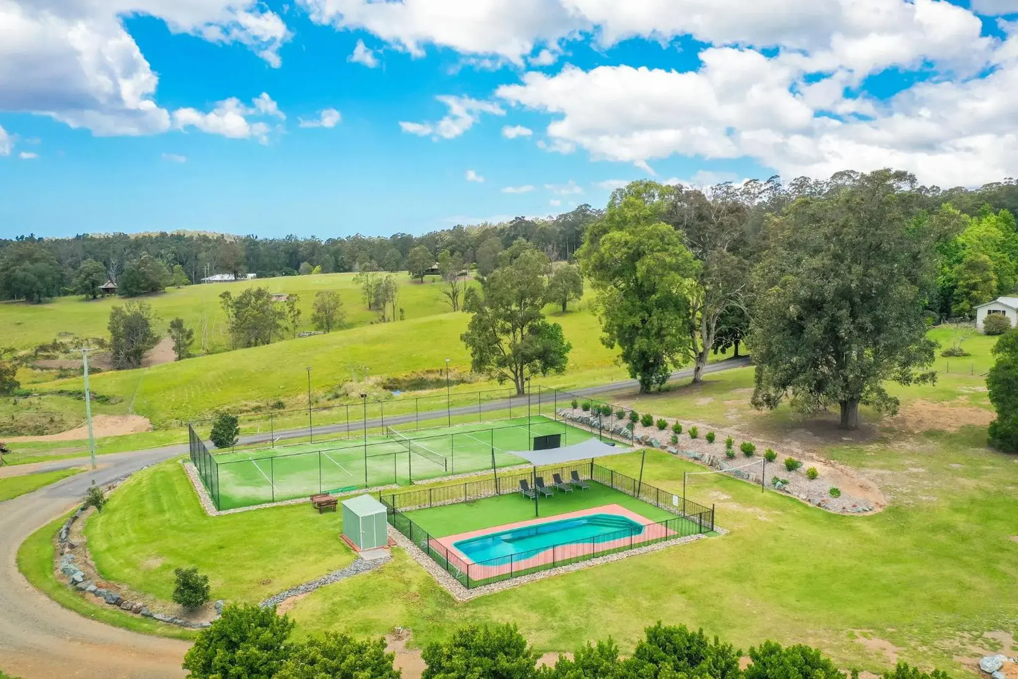 Tennis court, Pool View in Clarendon Forest Retreat