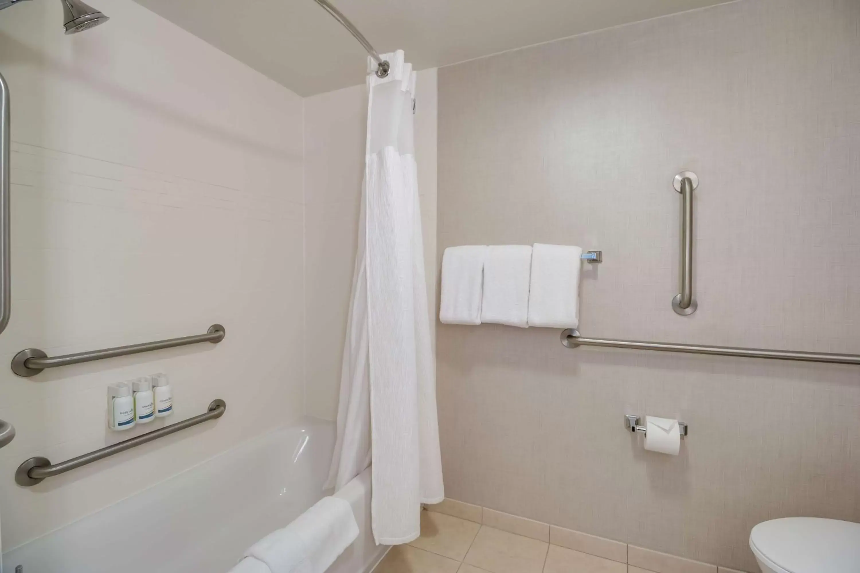 Bathroom in Sonesta ES Suites Huntington Beach Fountain Valley