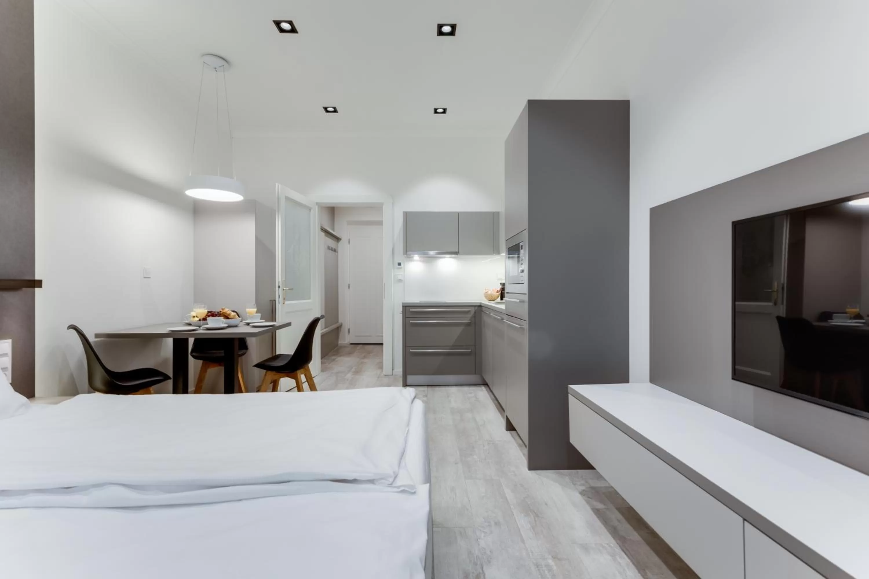 TV and multimedia, Bed in Lampi Aparthotel Prague