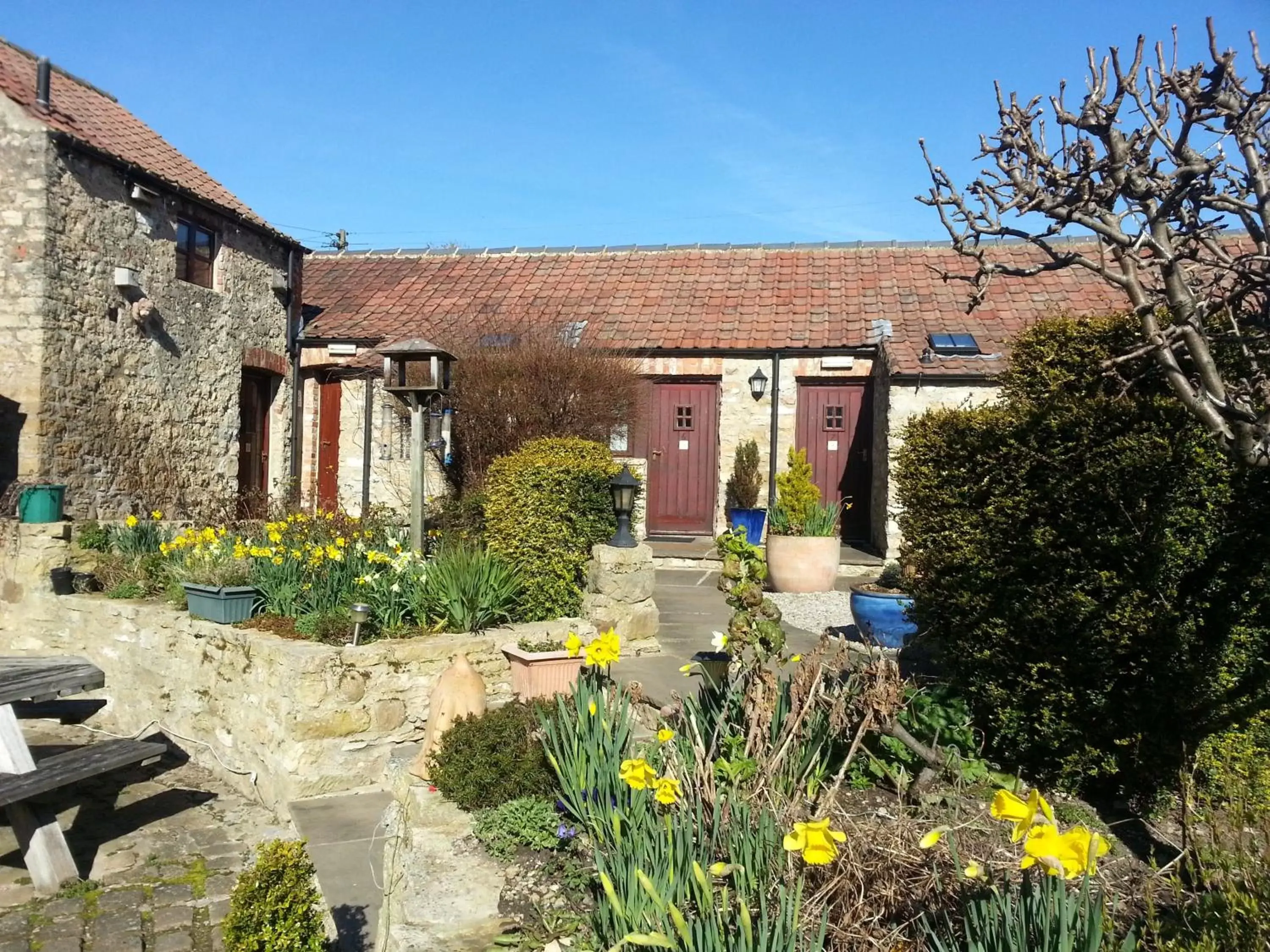 Facade/entrance, Property Building in The Castle Arms Inn