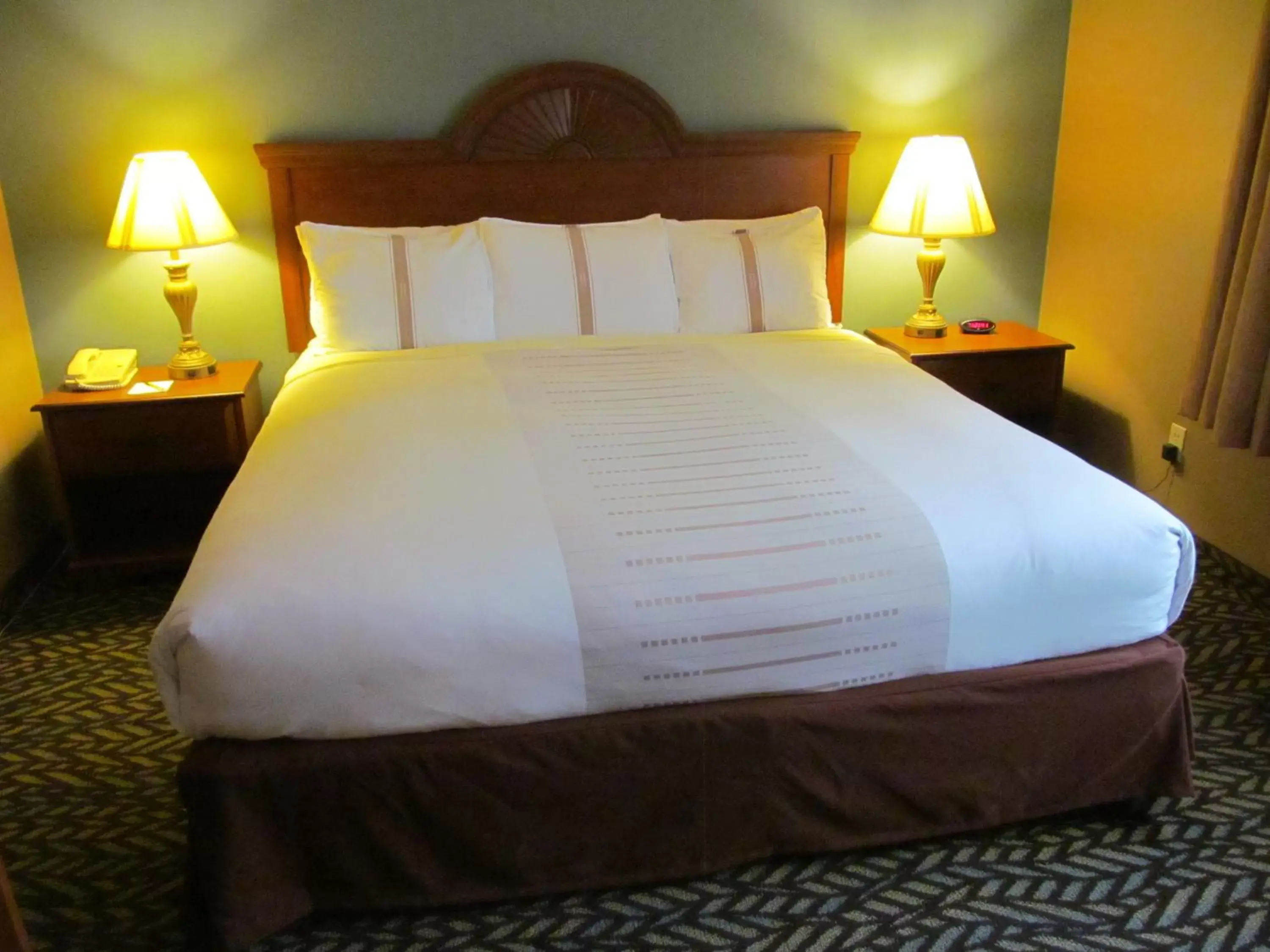 Bed in Fireside Inn and Suites