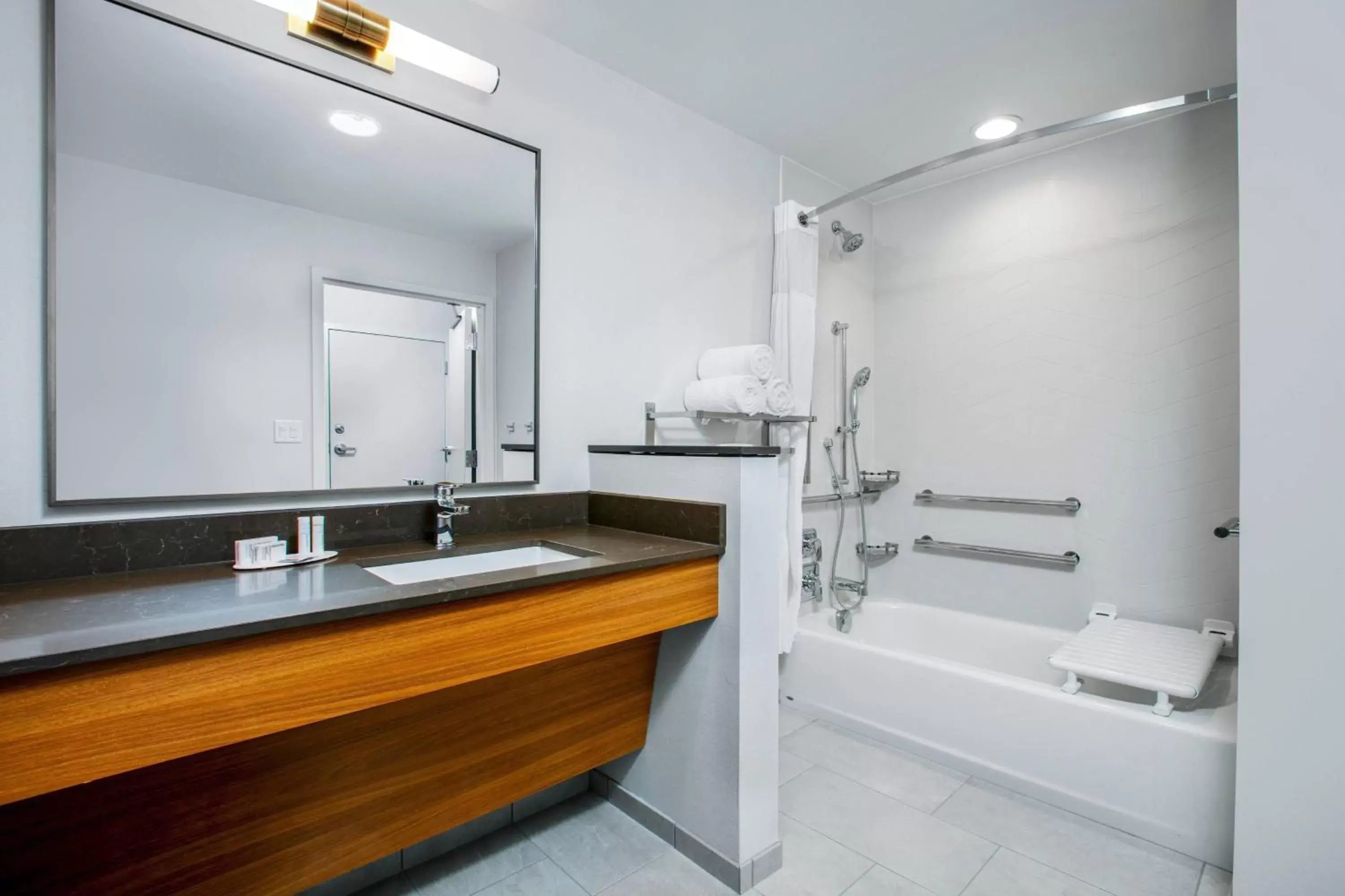 Bathroom in Fairfield by Marriott Inn & Suites Harrisburg West/Mechanicsburg