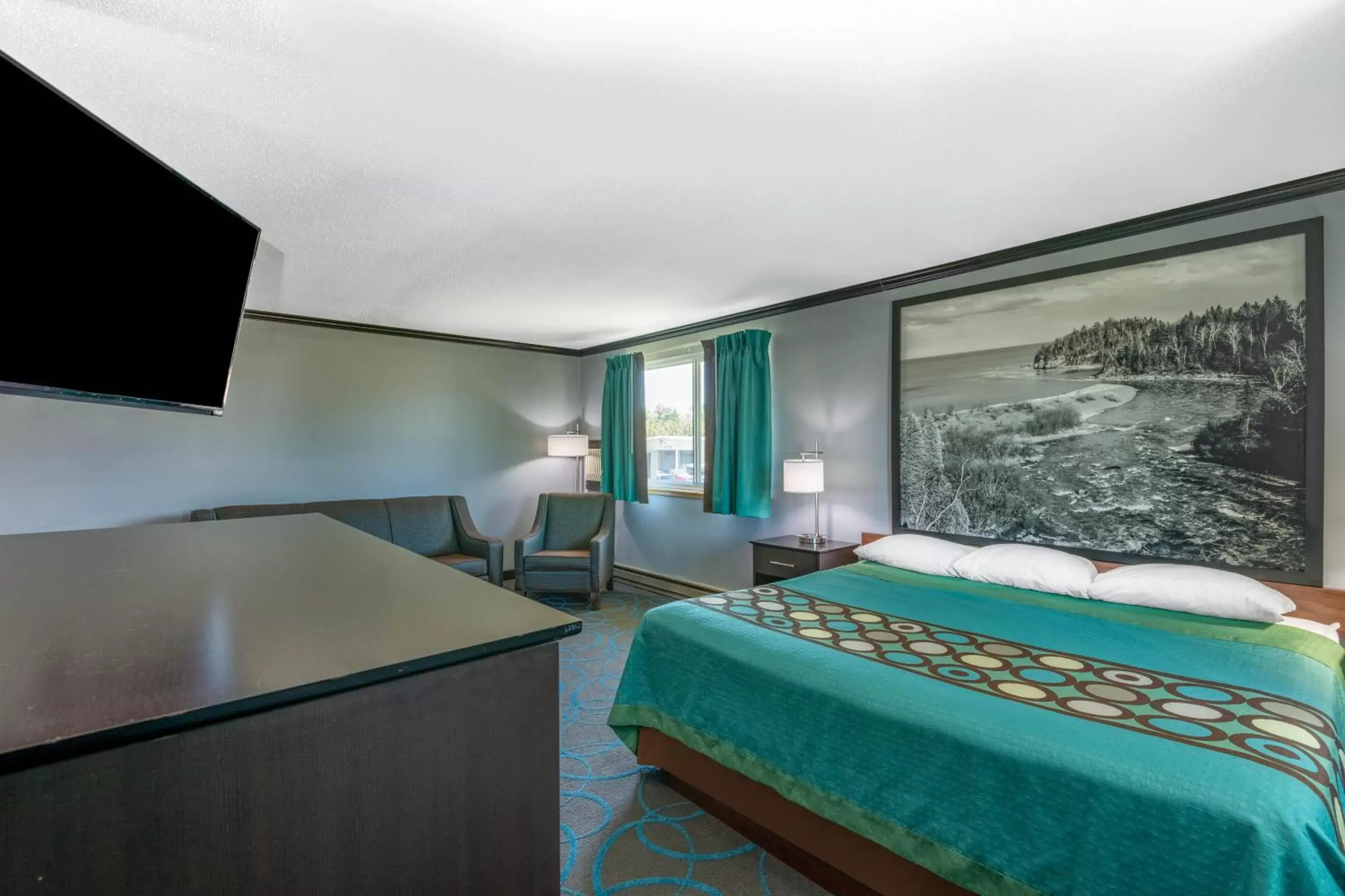 Photo of the whole room in Super 8 by Wyndham Duluth