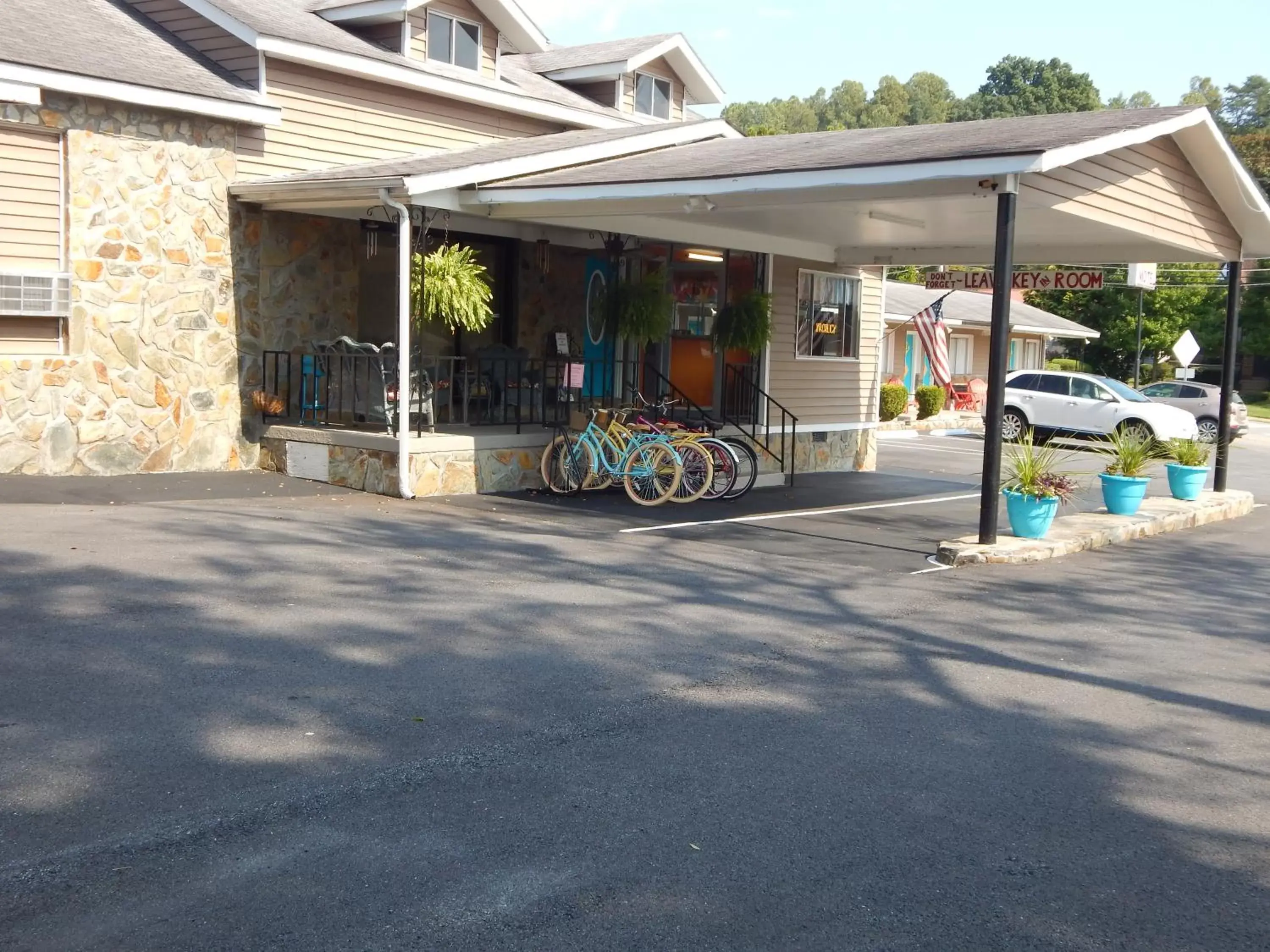 Facade/entrance in Sunset Motel