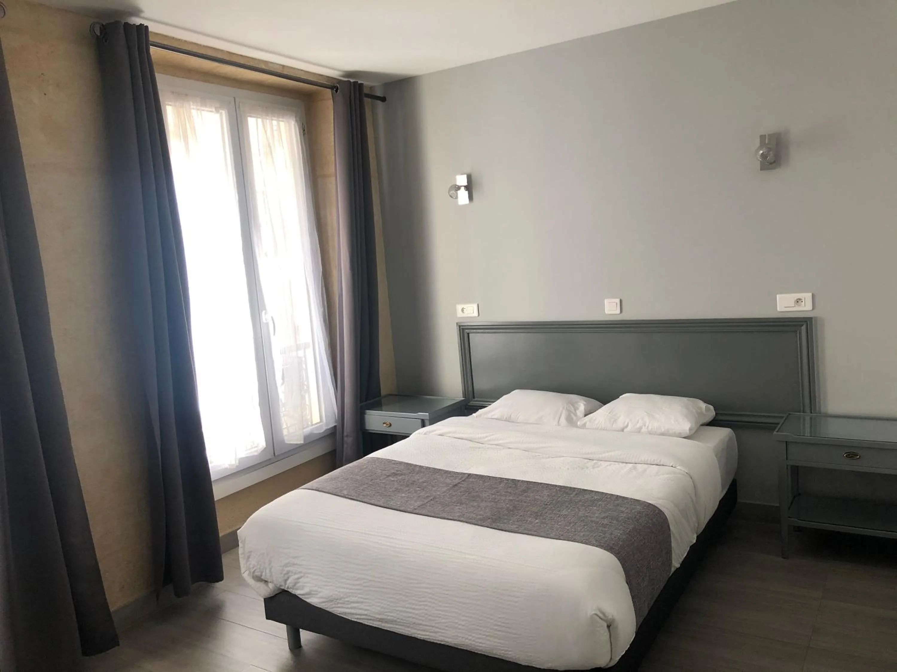 Bed in Hôtel Clauzel Paris