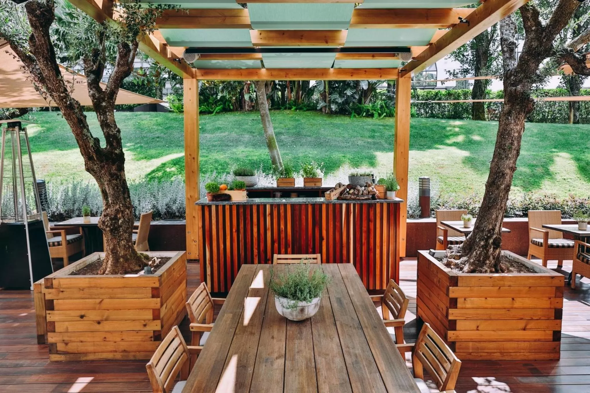 Restaurant/places to eat in Corinthia Lisbon