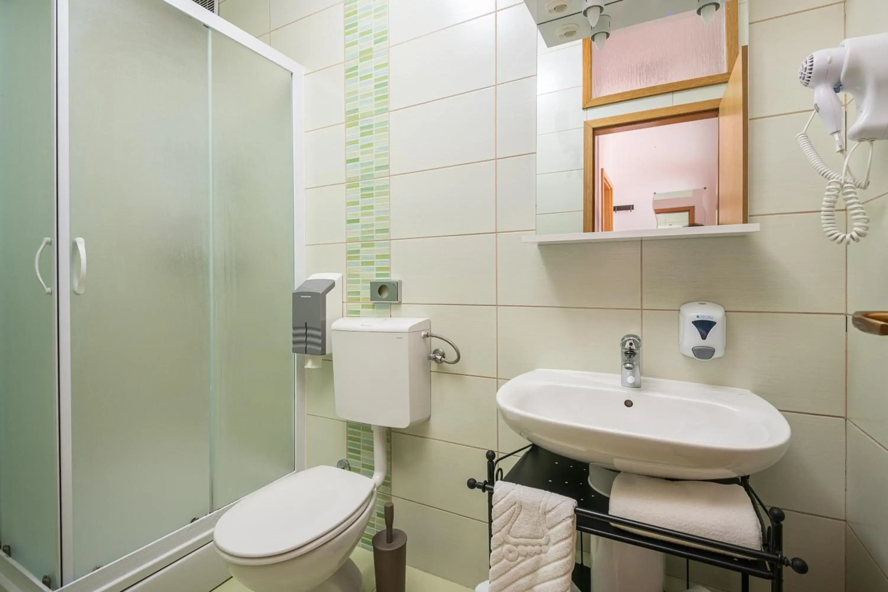 Shower, Bathroom in Apartments Didan