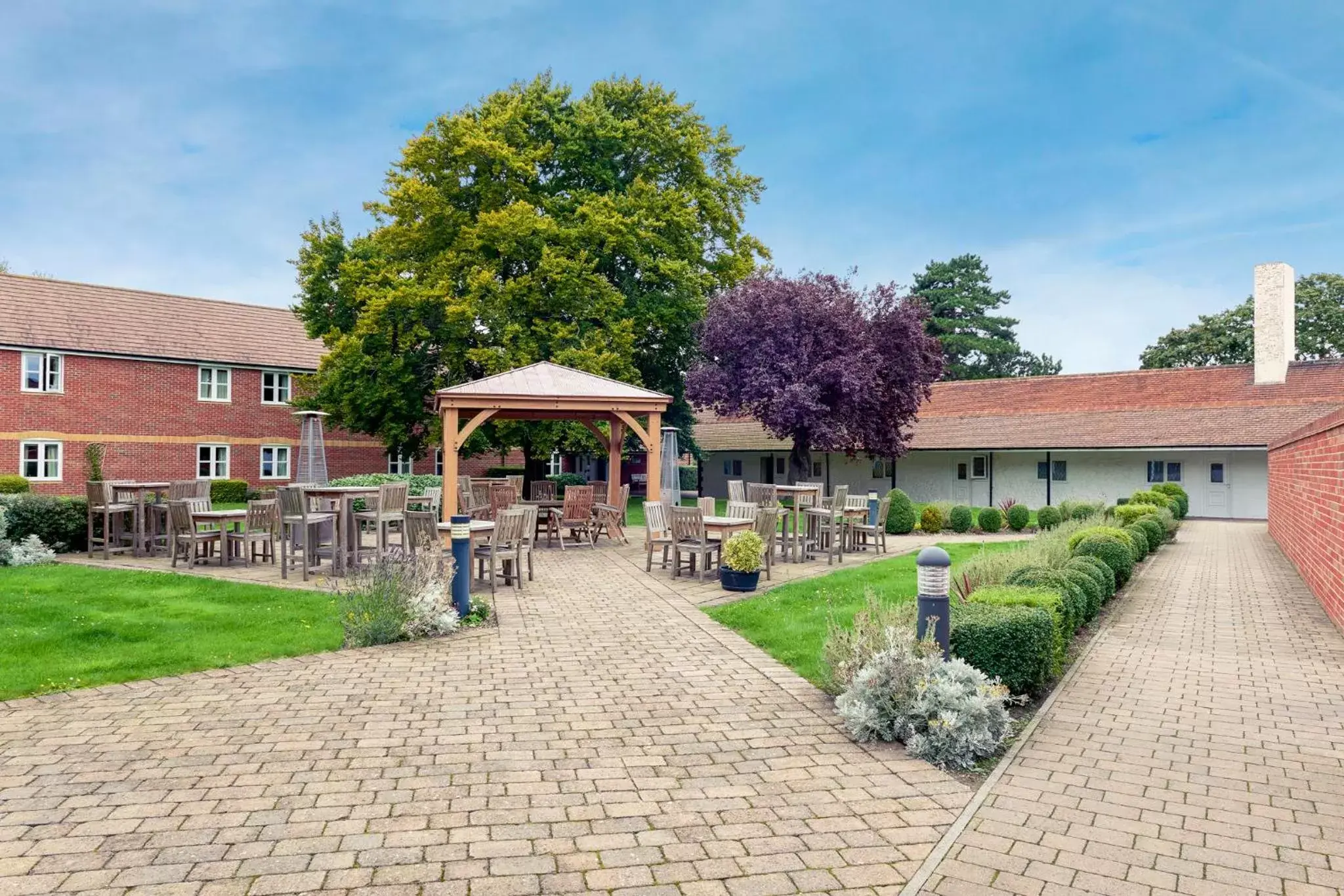 Garden, Property Building in Mercure Thame Lambert Hotel