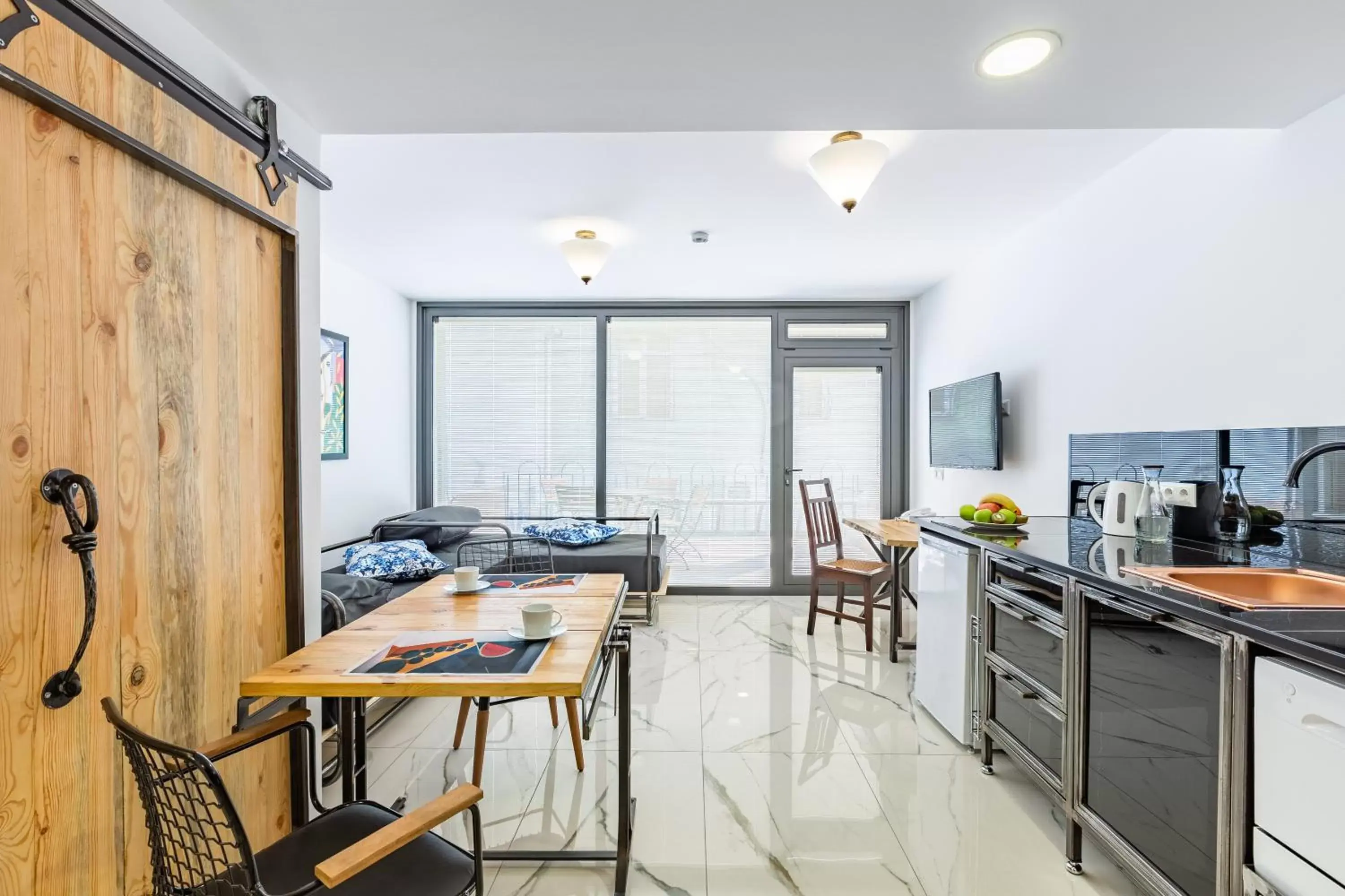Kitchen or kitchenette, Dining Area in Villa Pera Suite Hotel