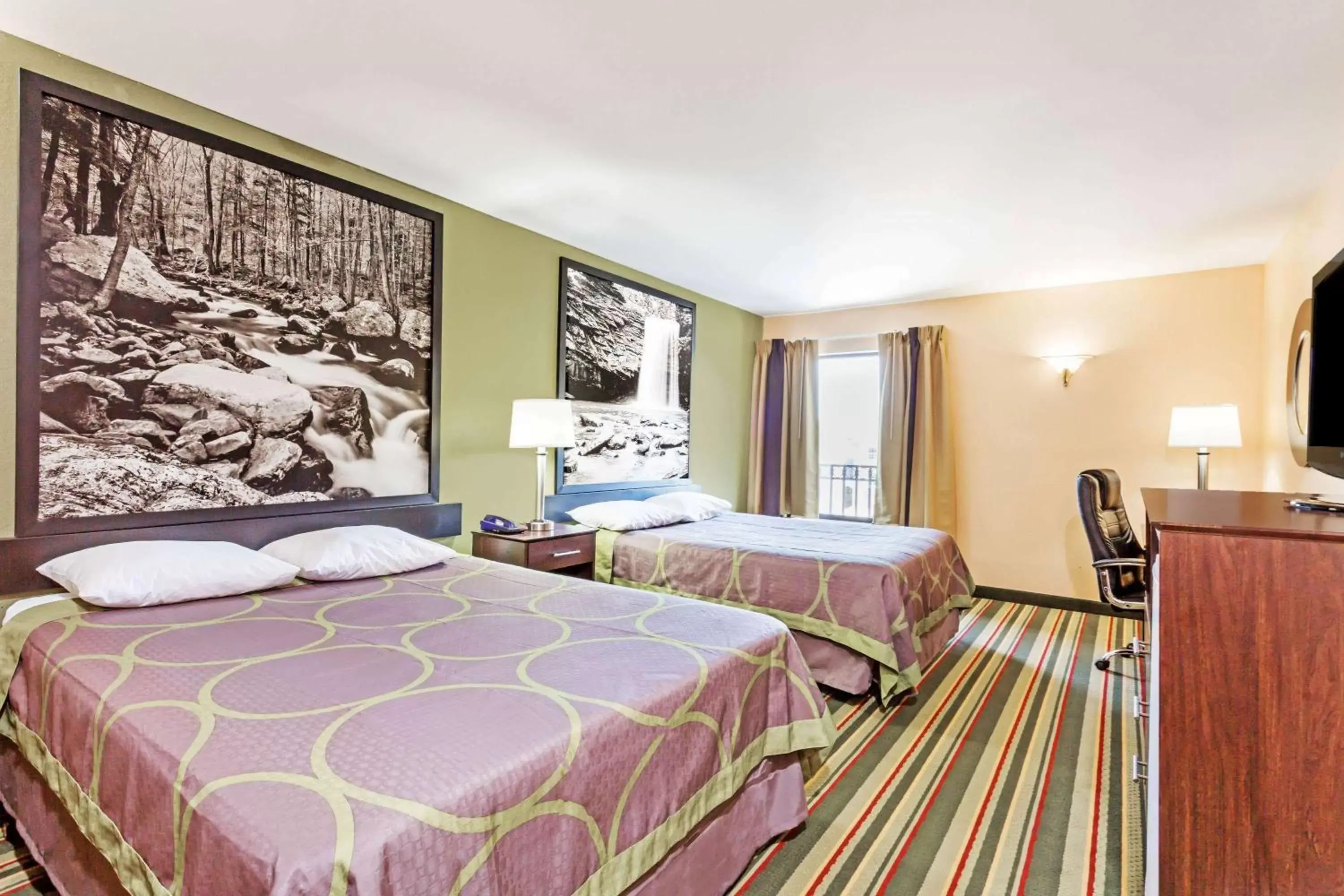 Photo of the whole room, Bed in Super 8 by Wyndham Hull Street Midlothian Richmond Area Photo of the whole room, Bed in Super 8 by Wyndham Hull Street Midlothian Richmond Area