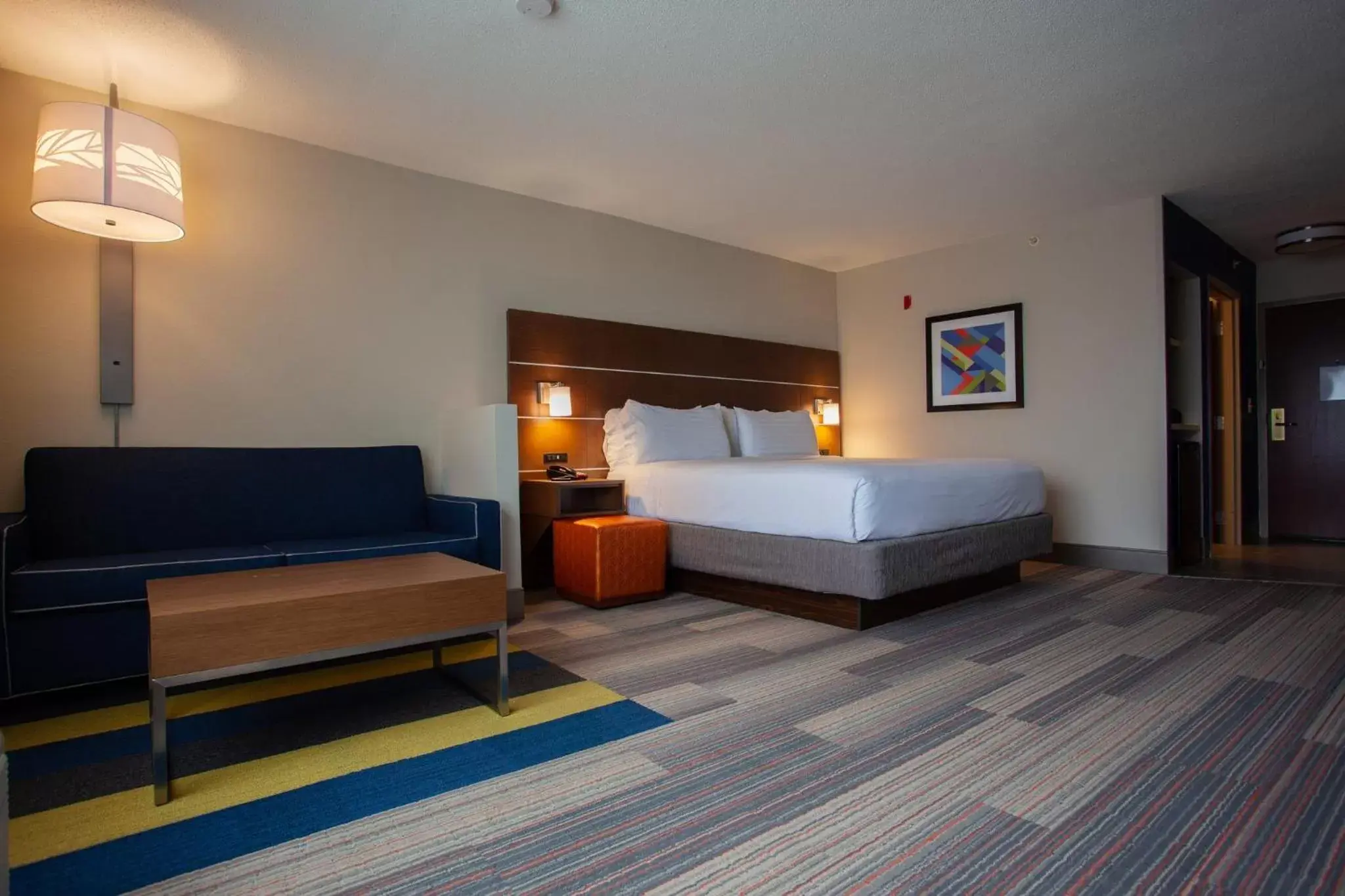 Photo of the whole room, Bed in Holiday Inn Express & Suites Atlanta Perimeter Mall Hotel, an IHG Hotel
