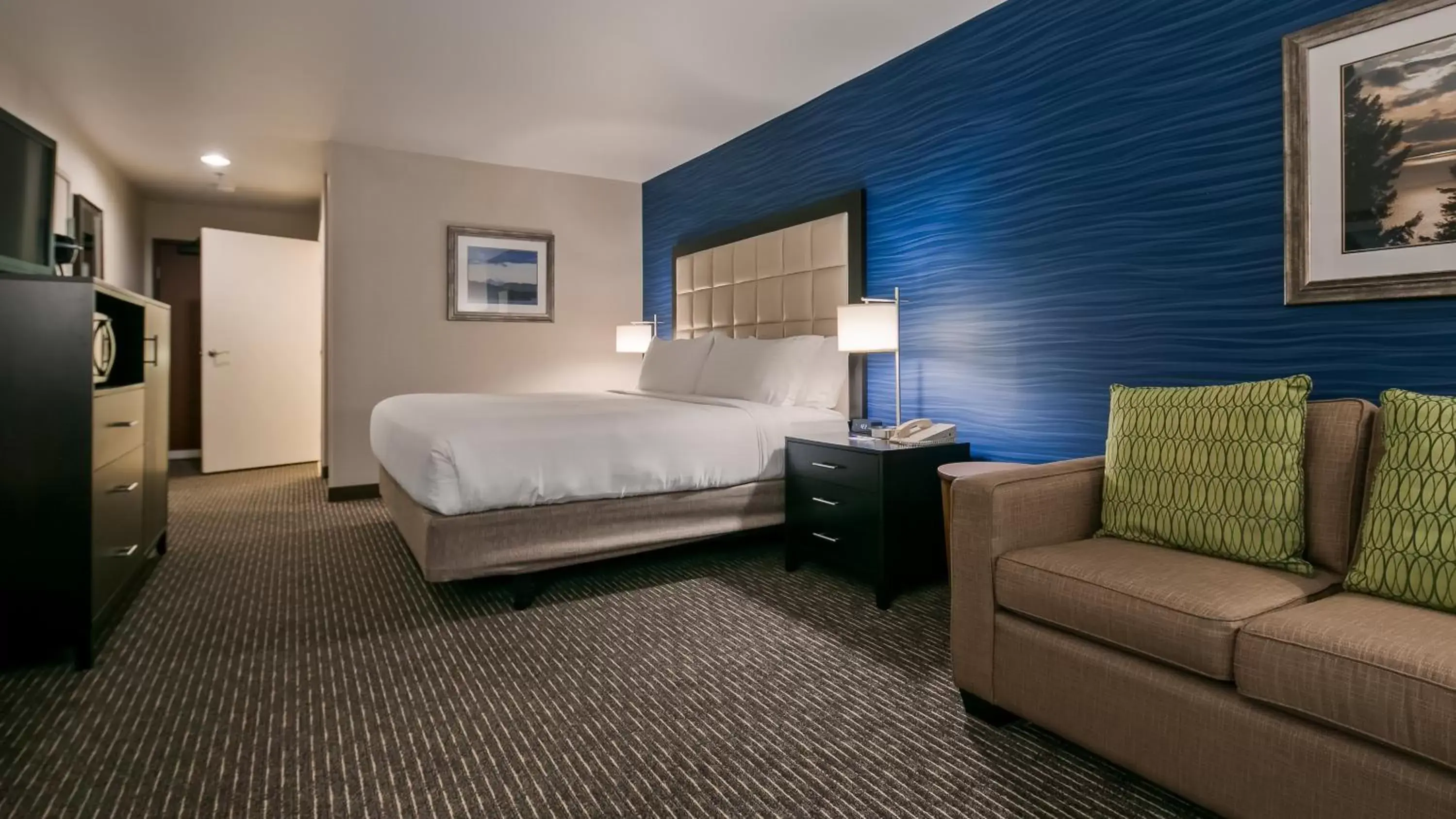 Photo of the whole room, Bed in Holiday Inn Express Bellingham, an IHG Hotel