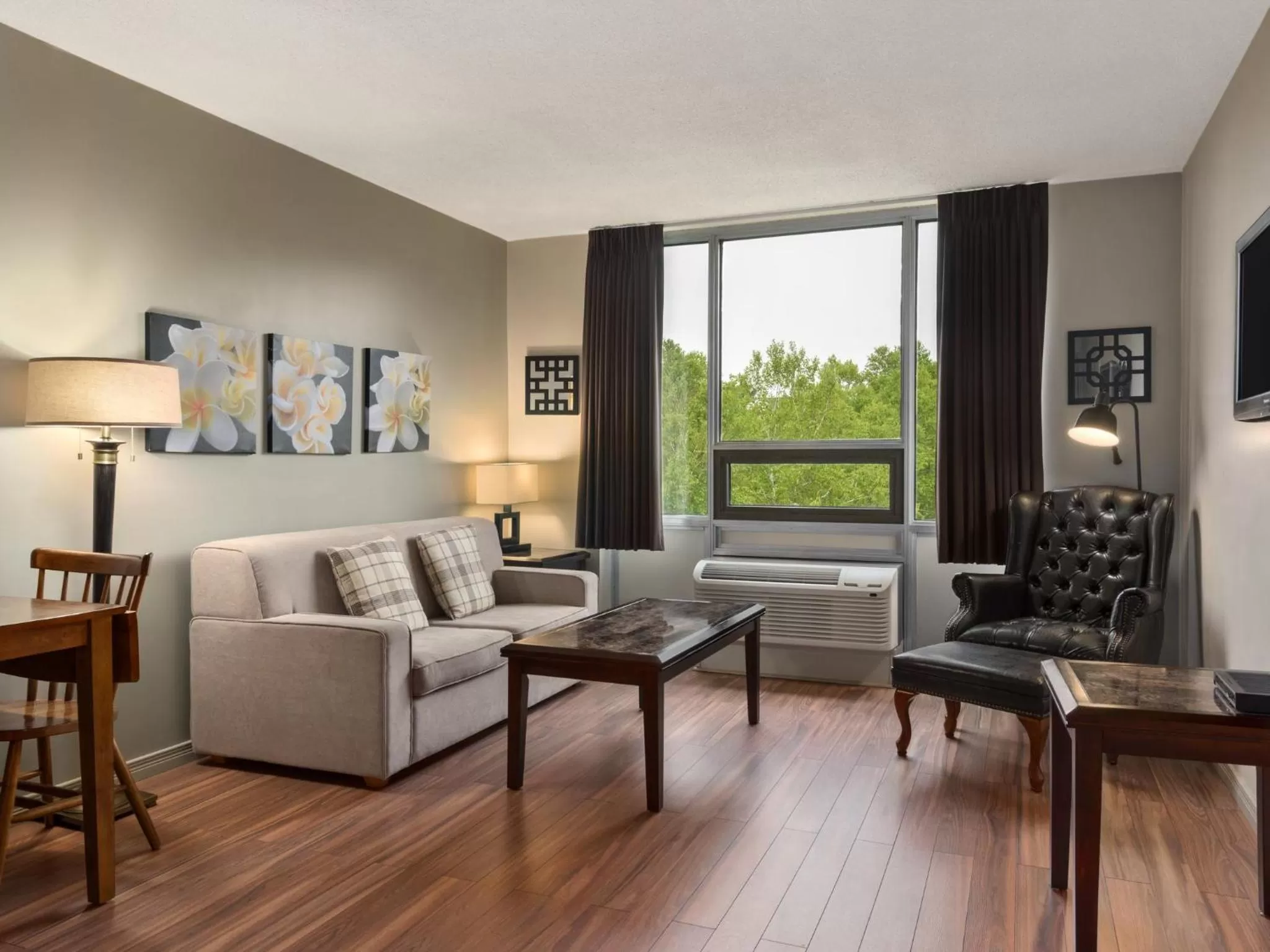 Living room in Travelodge by Wyndham Sydney