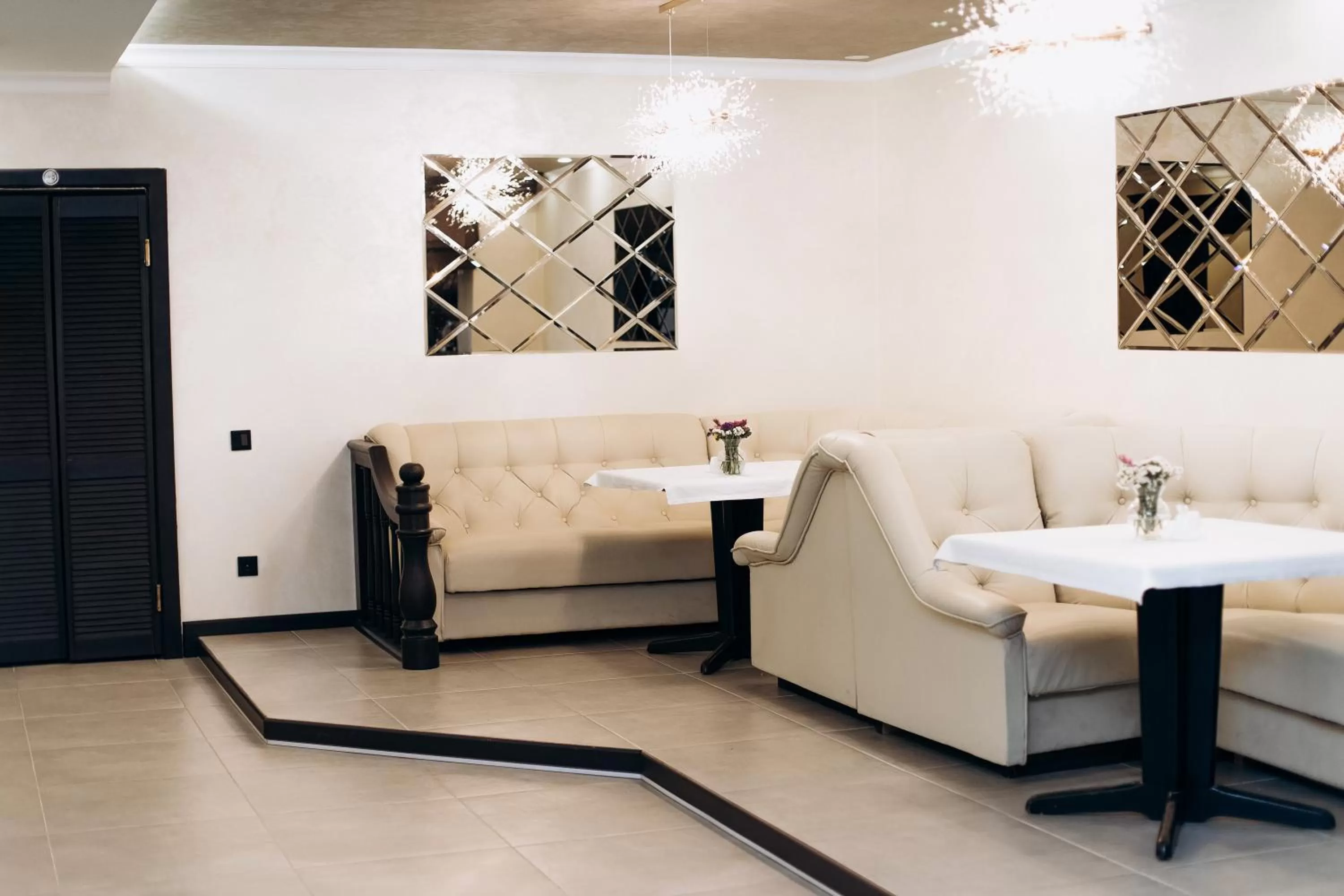 Restaurant/places to eat in Eduard Hotel