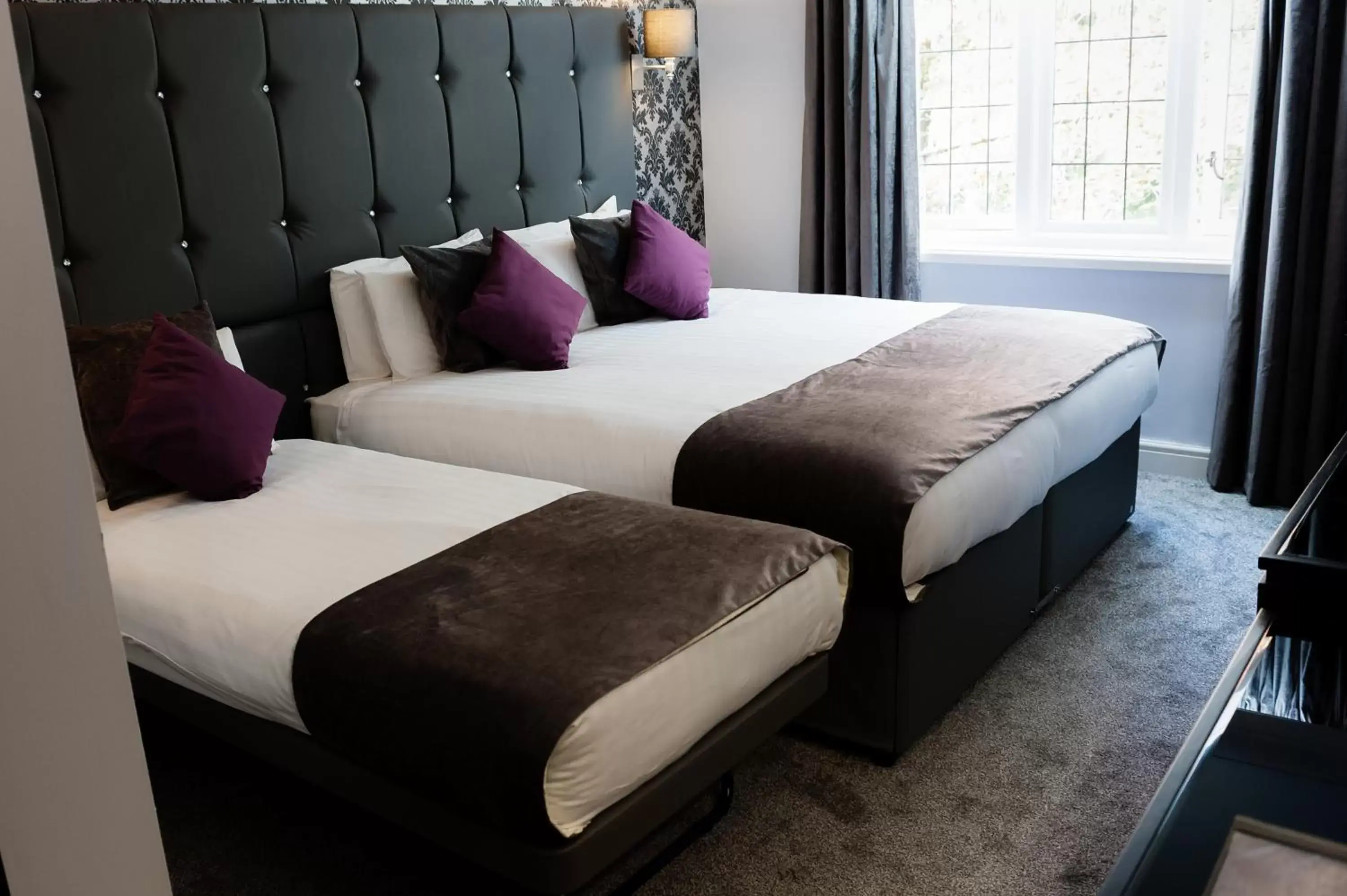 Bed in Southcrest Manor Hotel; BW Signature Collection