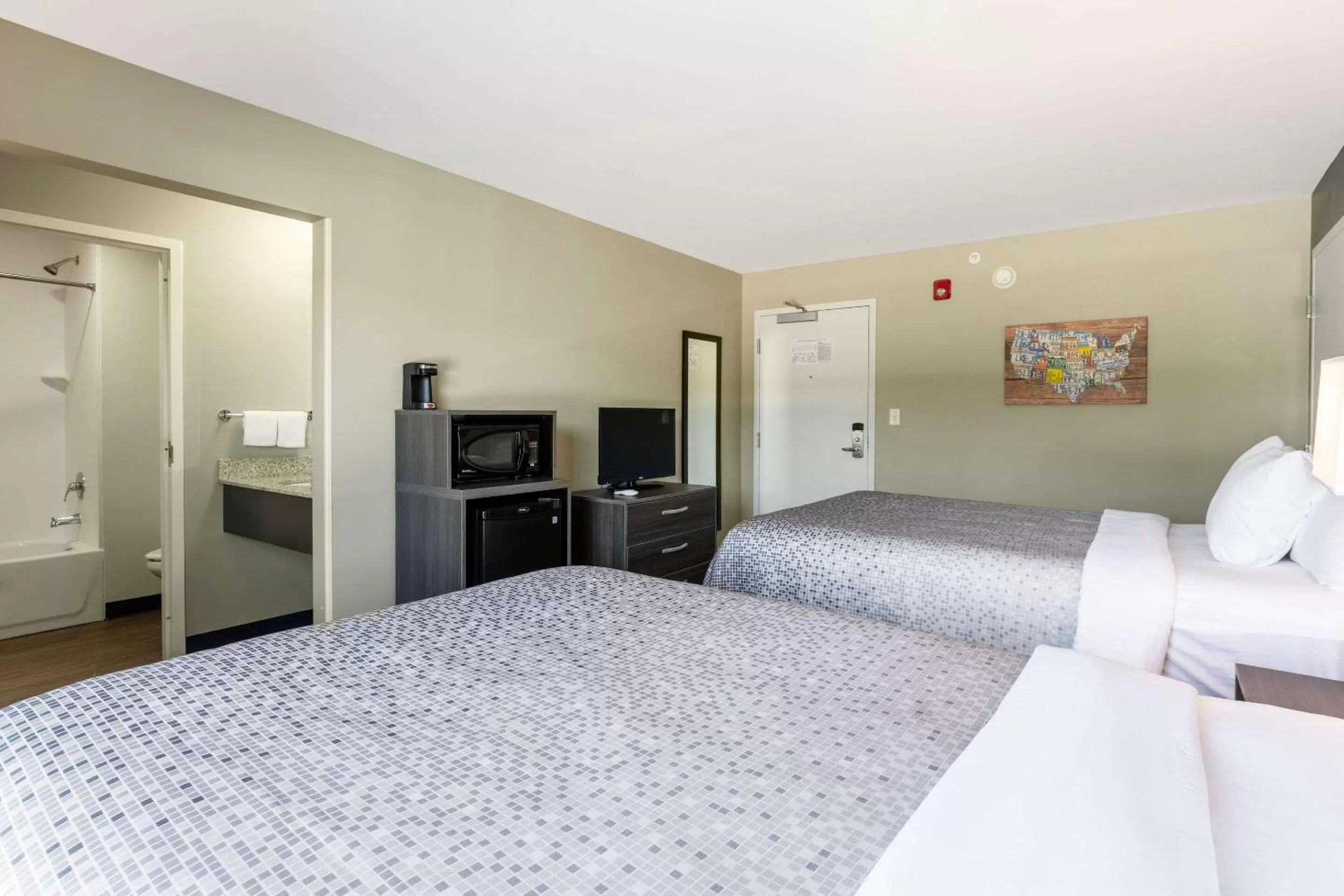 Photo of the whole room, Bed in Econo Lodge