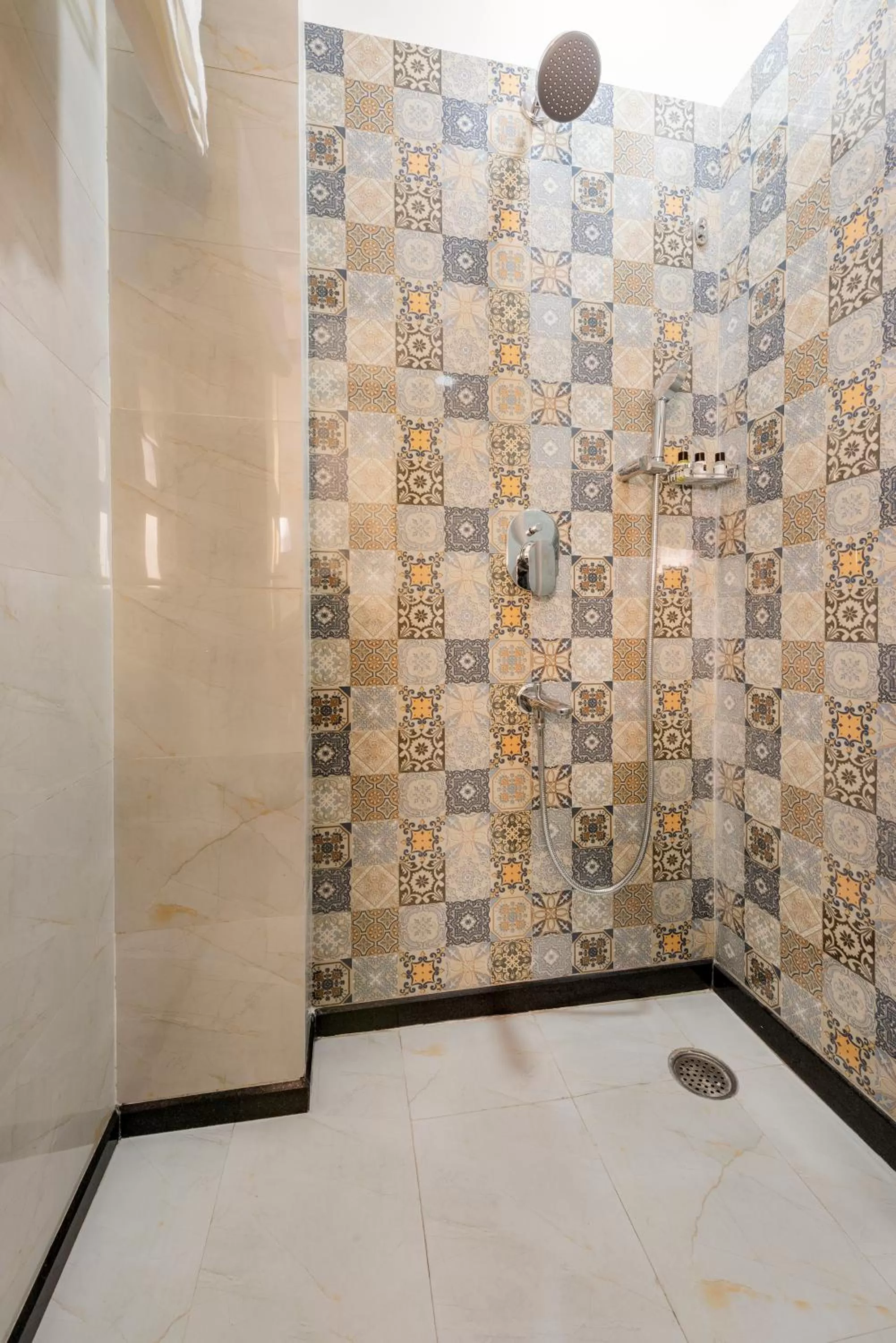 Bathroom in House of Backpackers