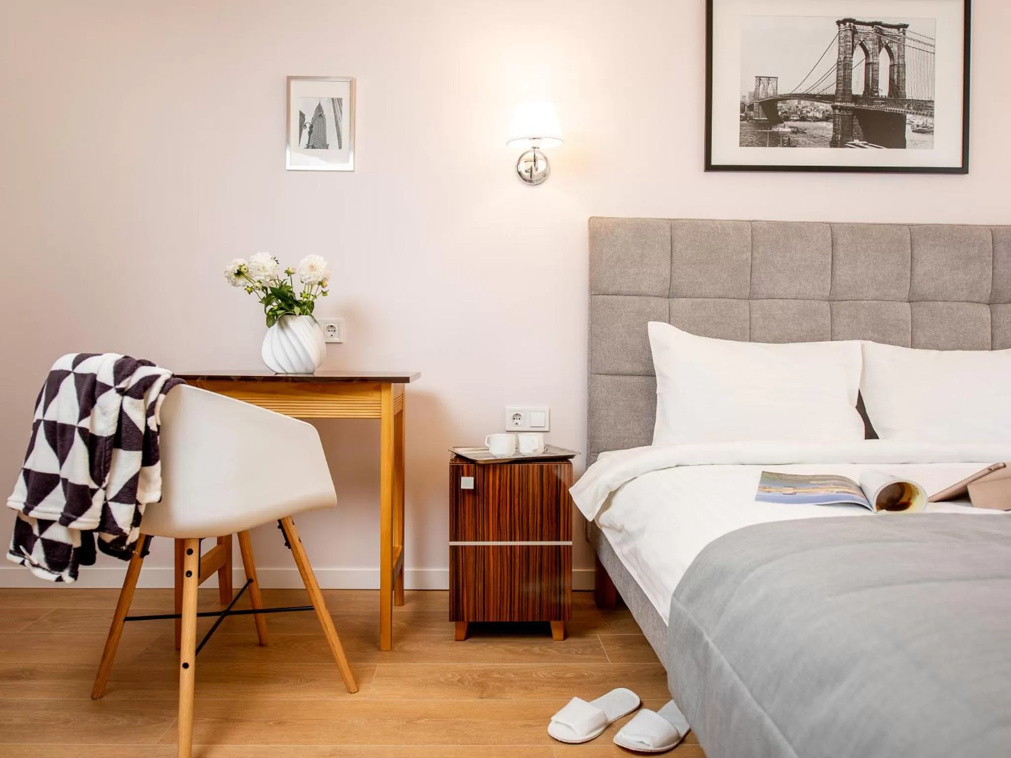 Bed in Art Deco Central Rooms