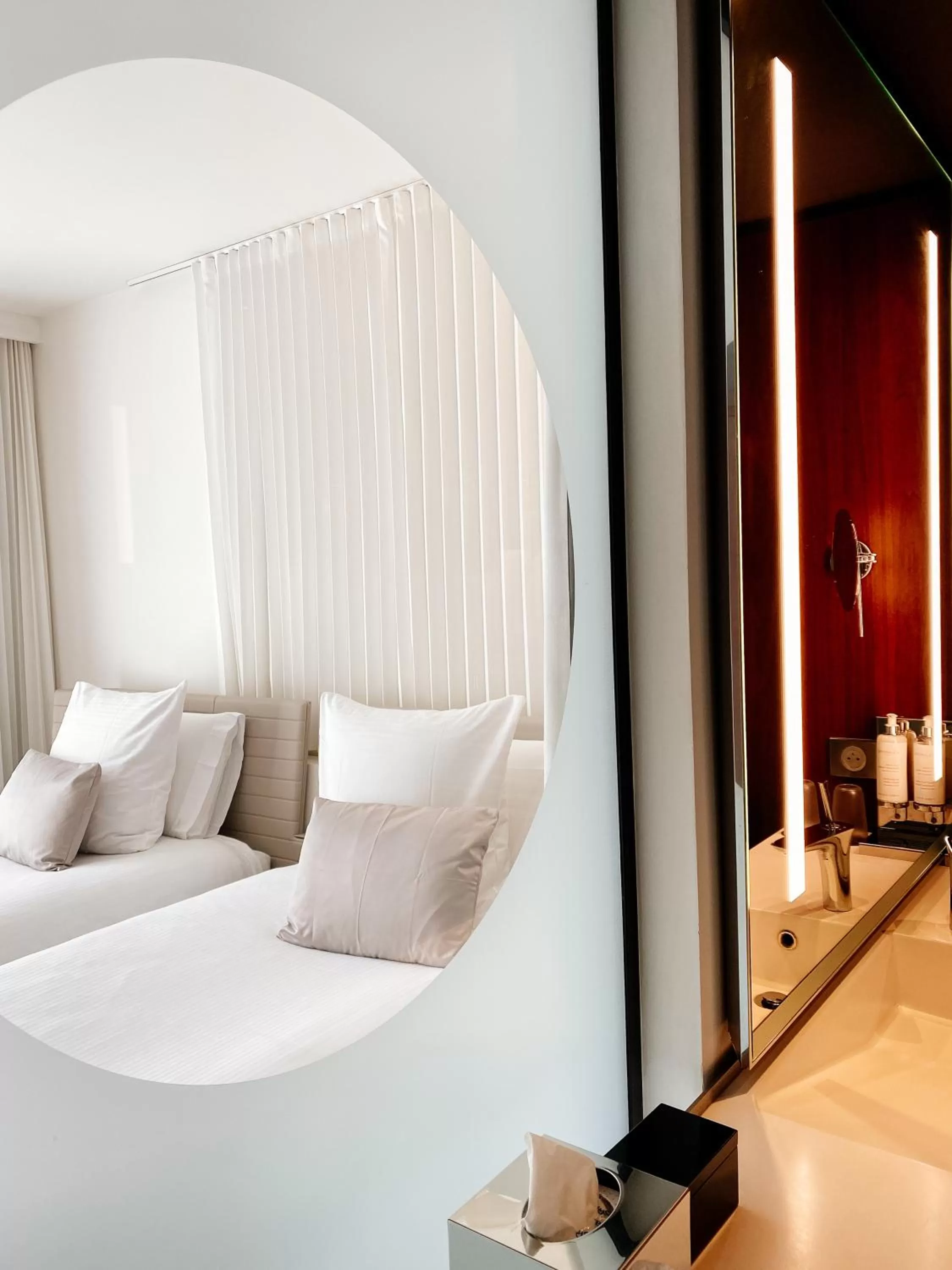 Photo of the whole room, Bed in Molitor Hotel & Spa Paris - MGallery Collection